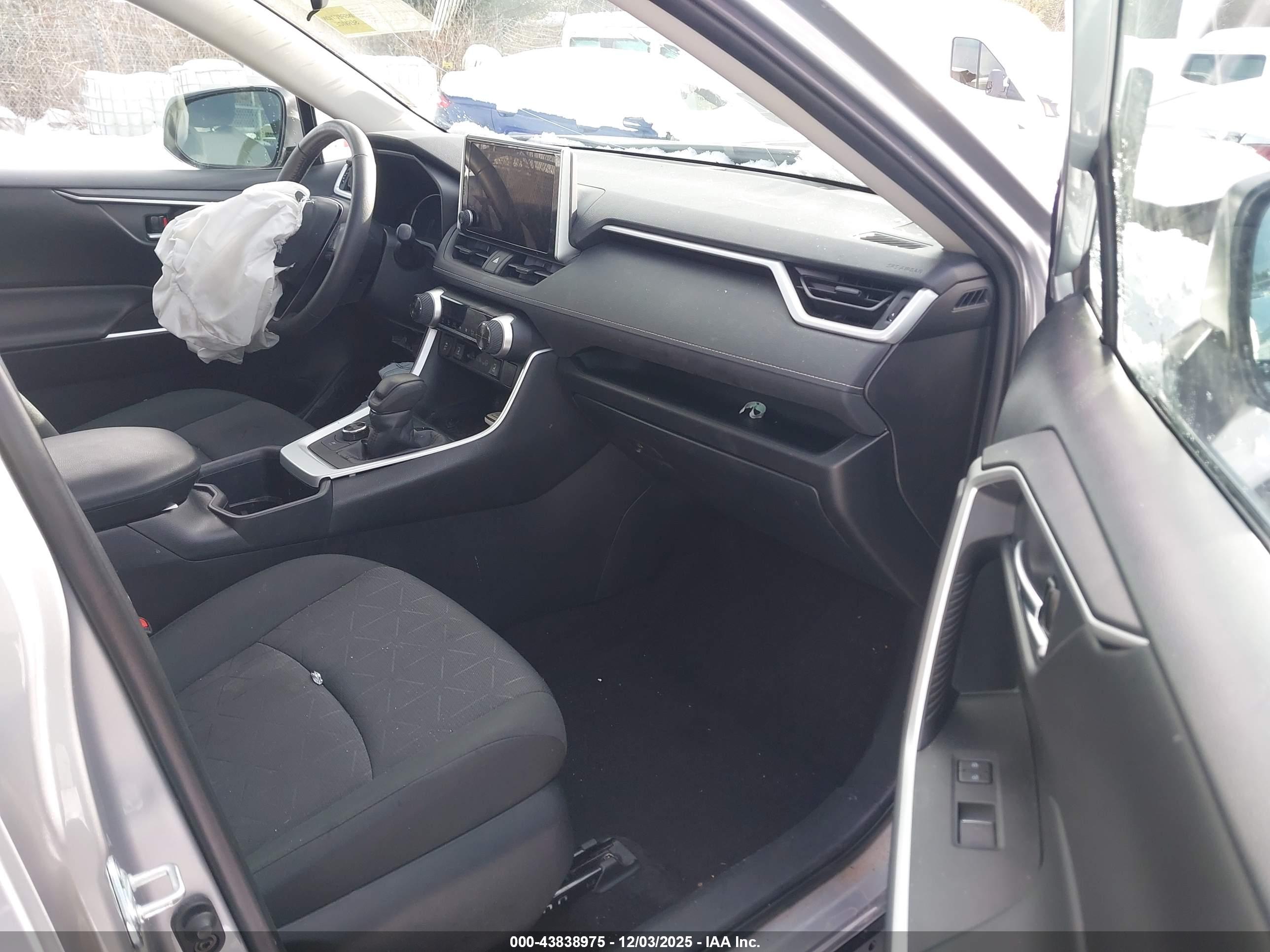 TOYOTA RAV4 image 5