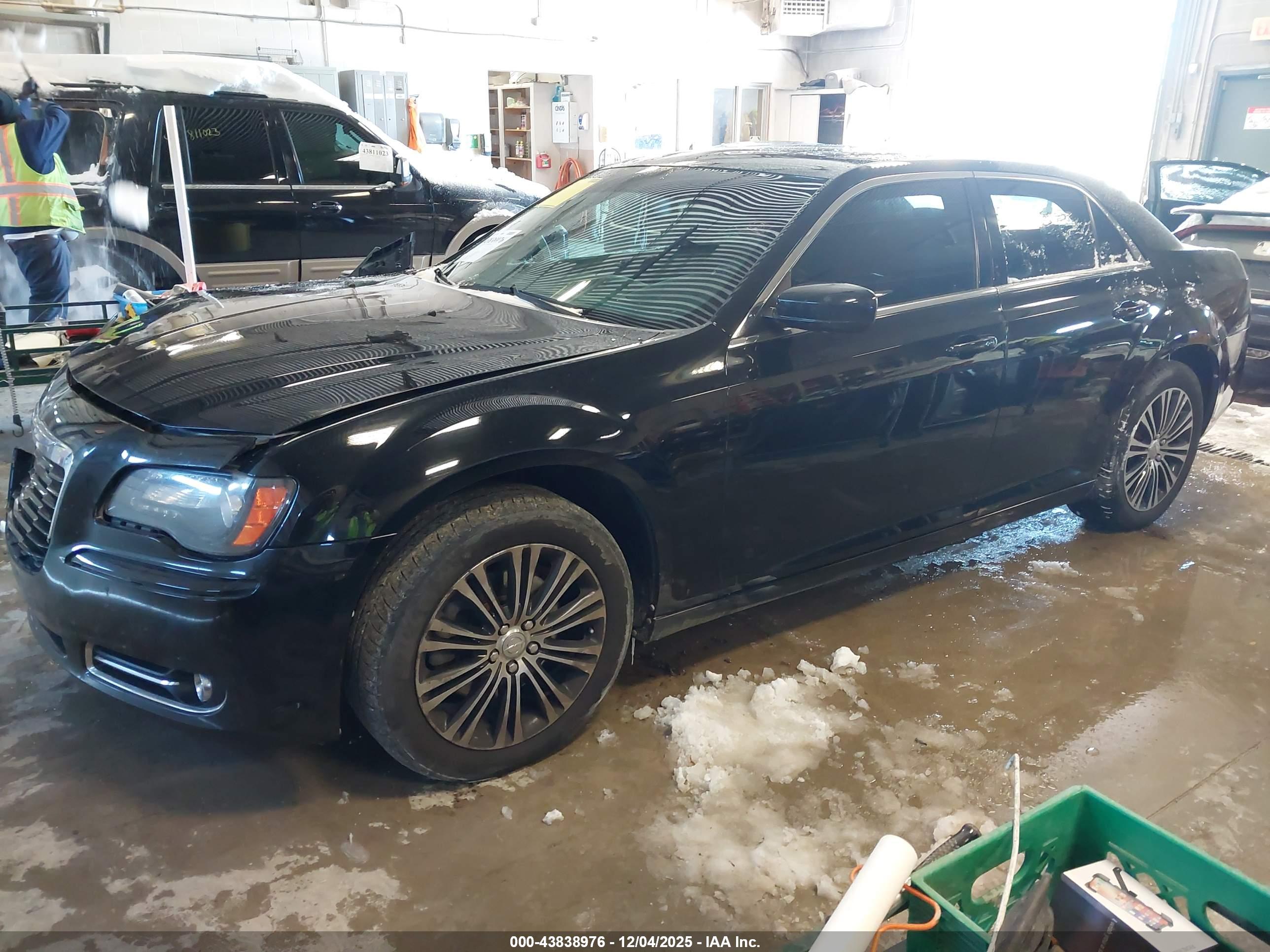 CHRYSLER 300 image 2