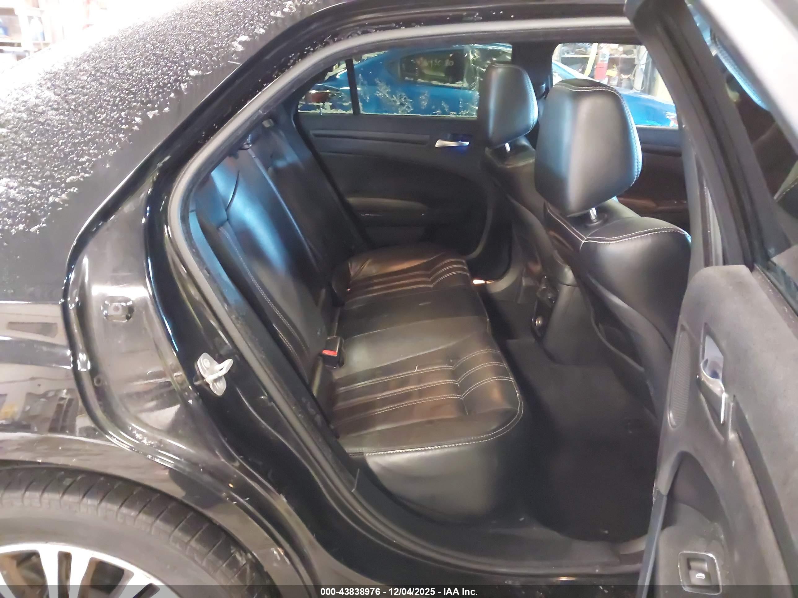CHRYSLER 300 image 8