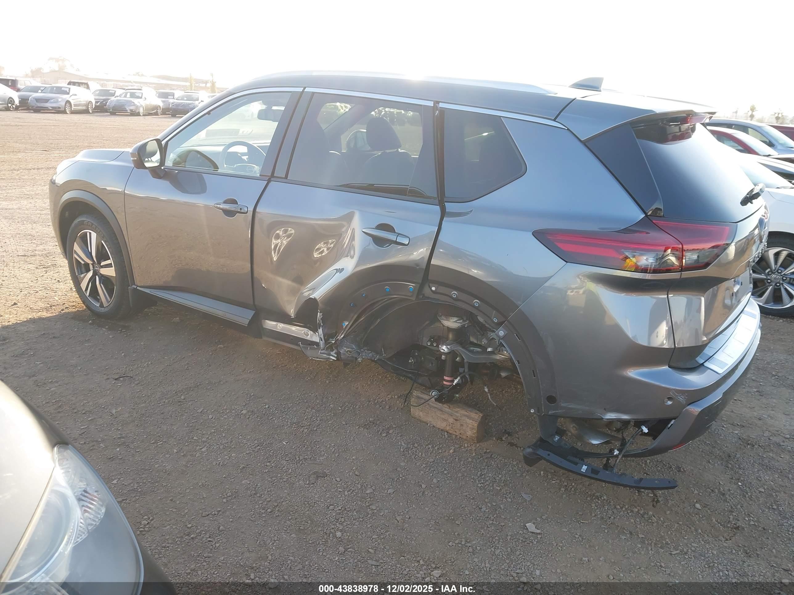 NISSAN ROGUE image 3