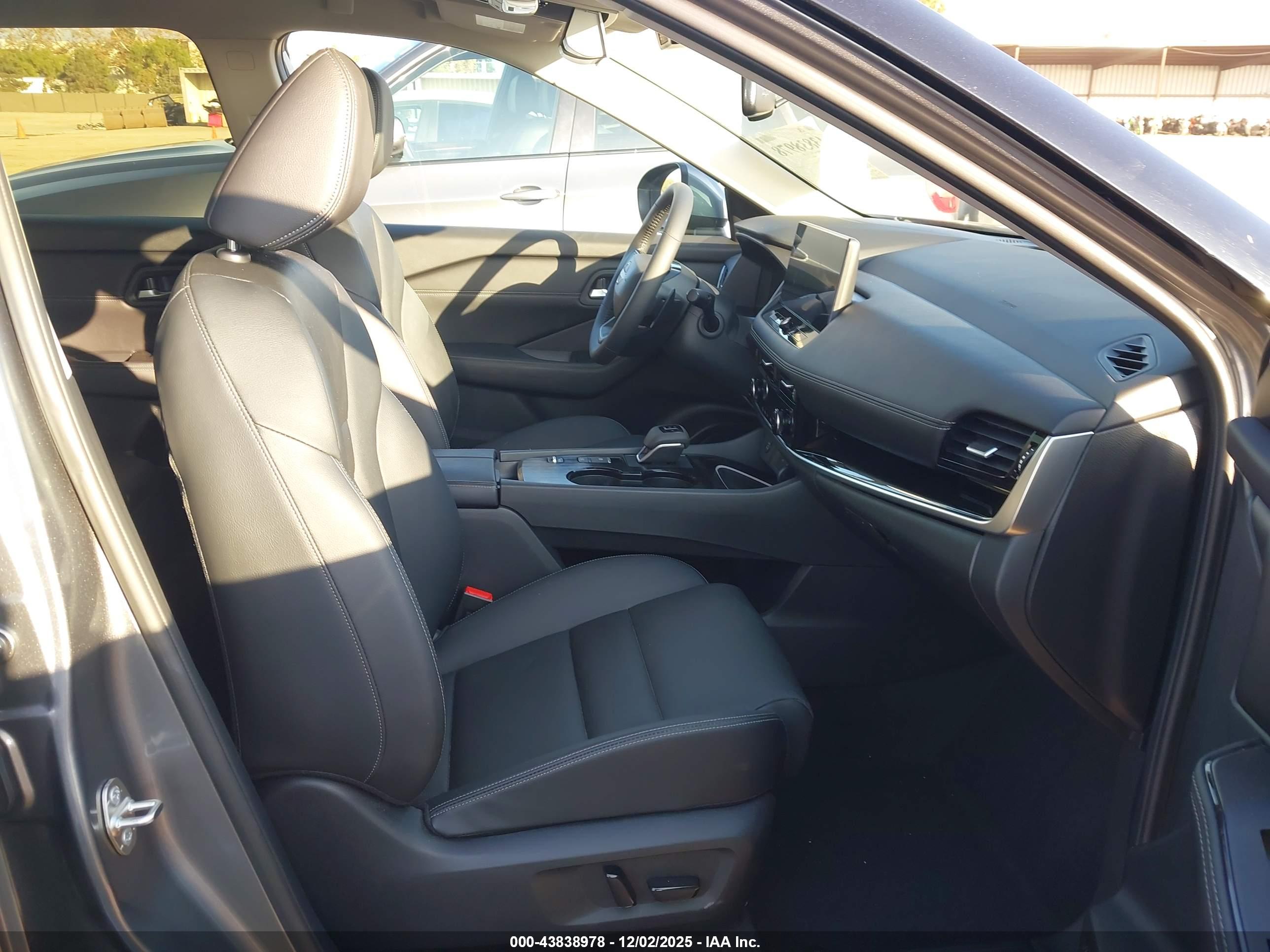 NISSAN ROGUE image 5
