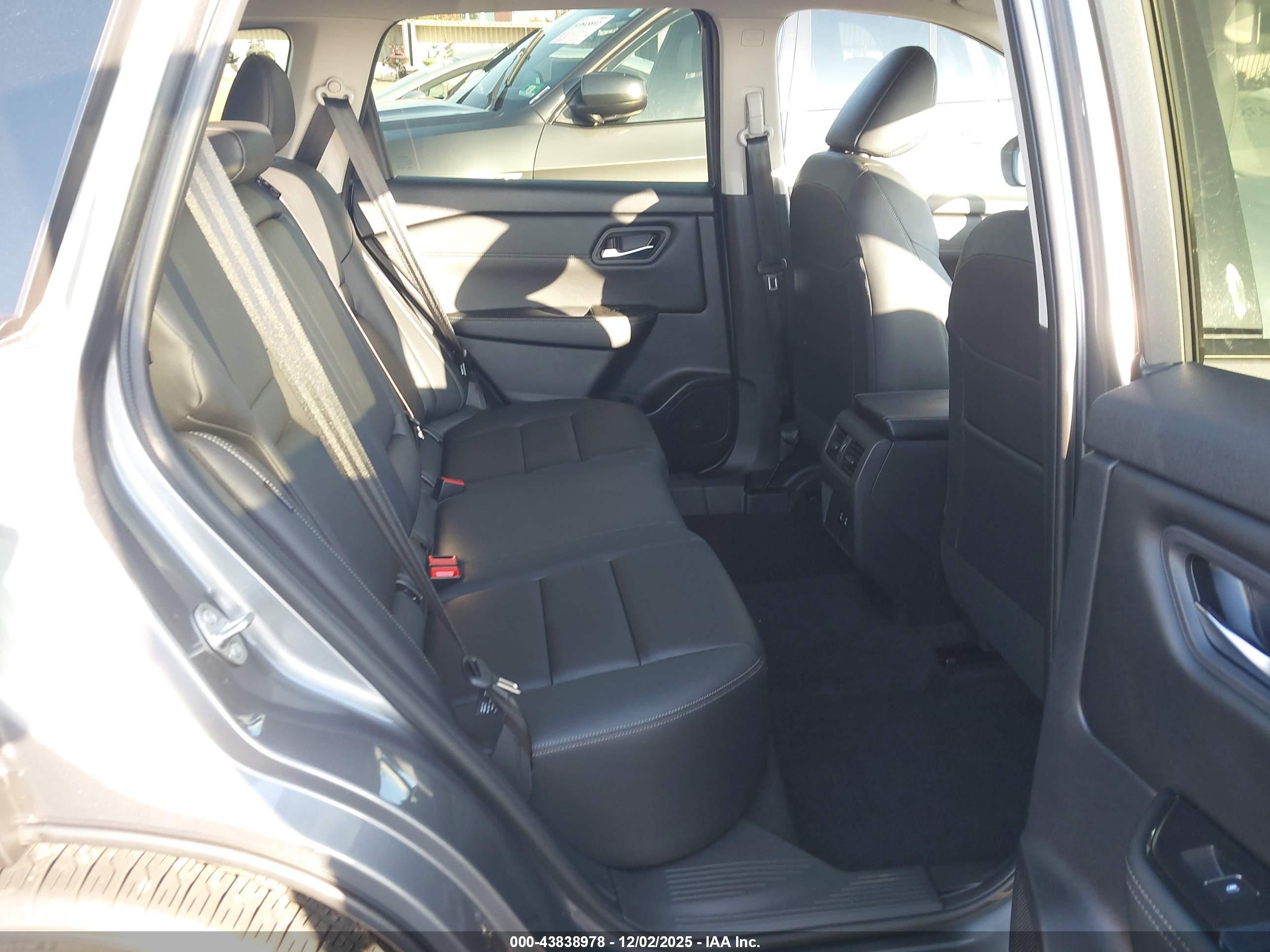 NISSAN ROGUE image 8