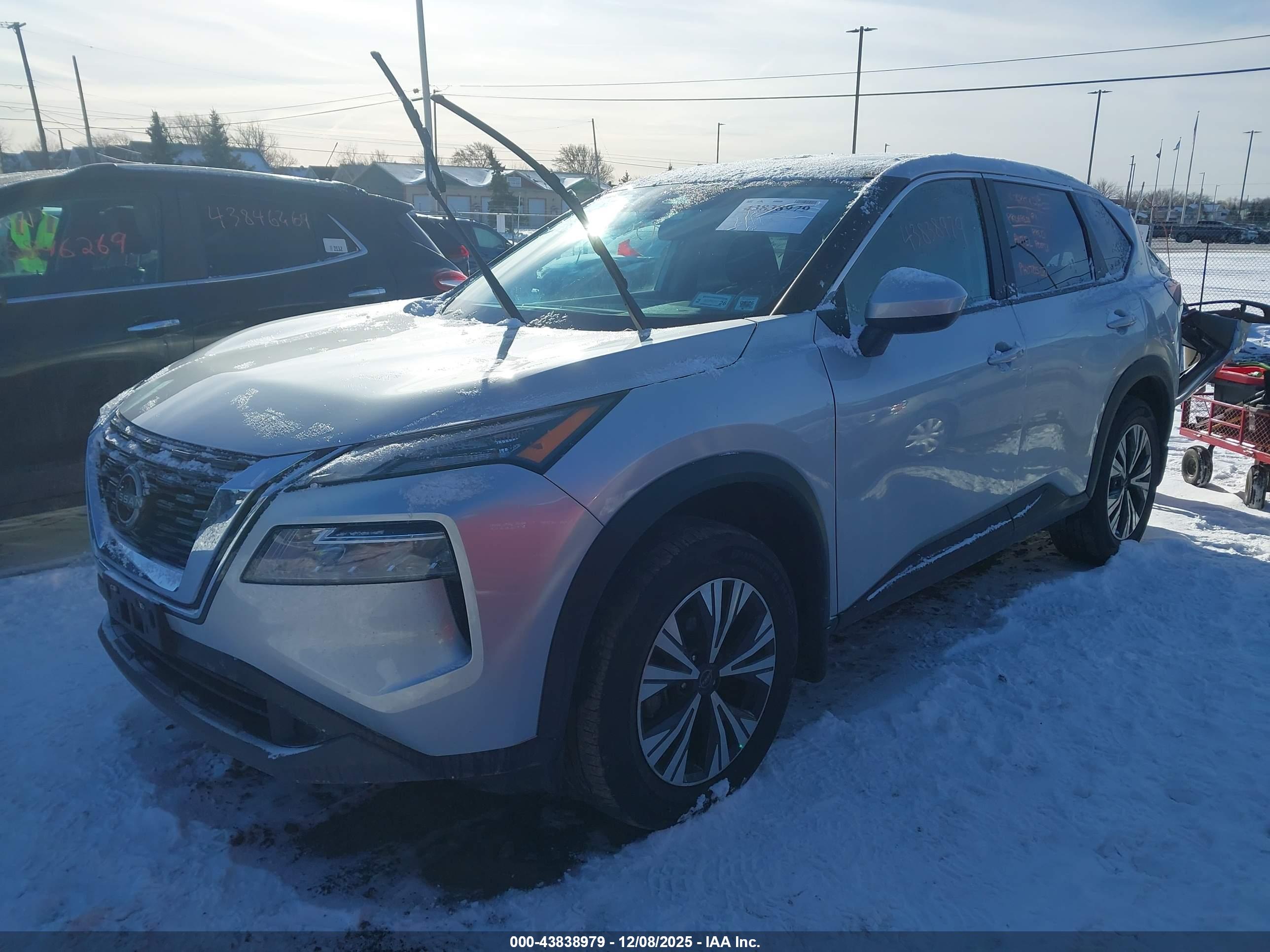 NISSAN ROGUE image 2