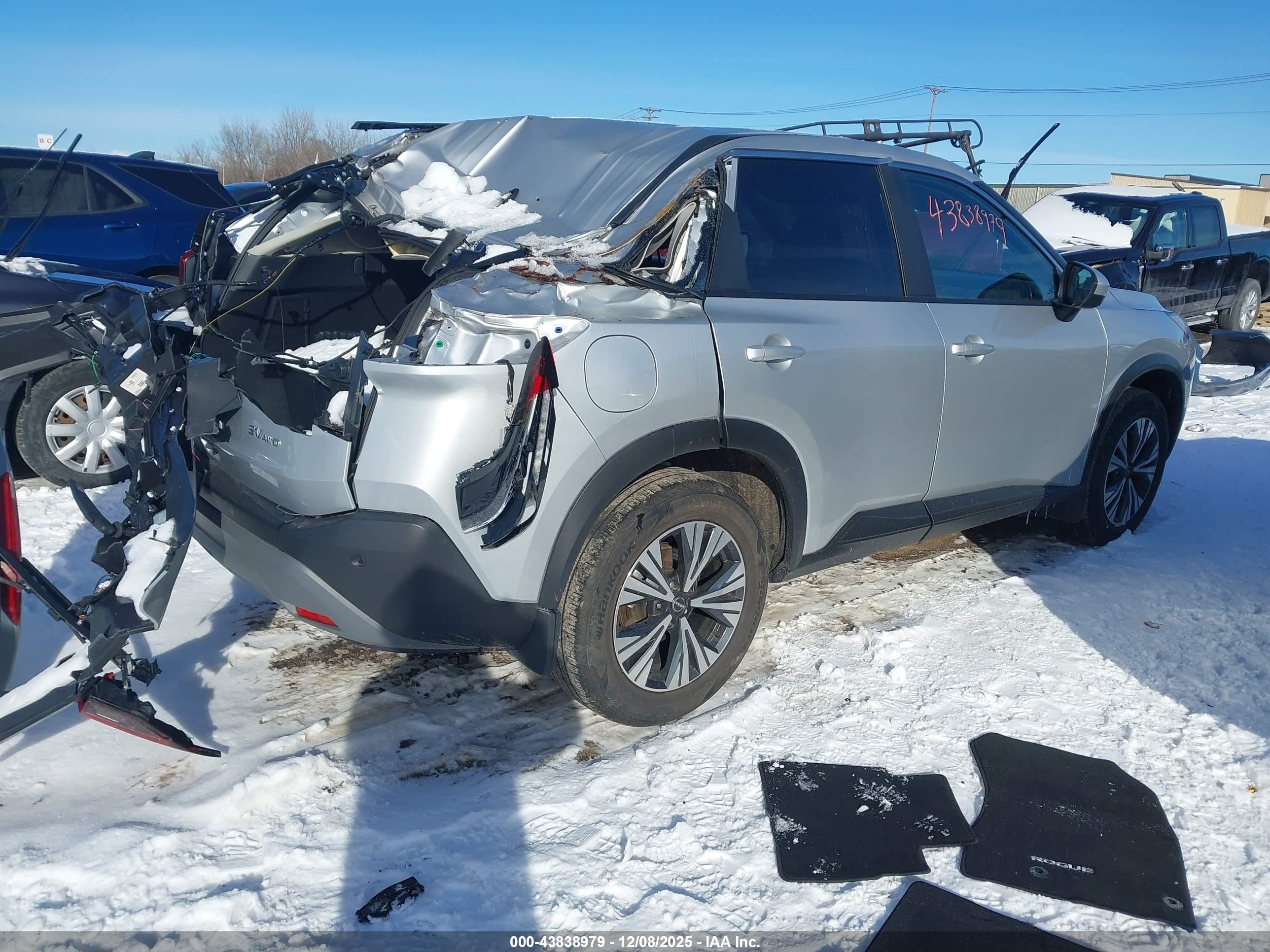 NISSAN ROGUE image 4
