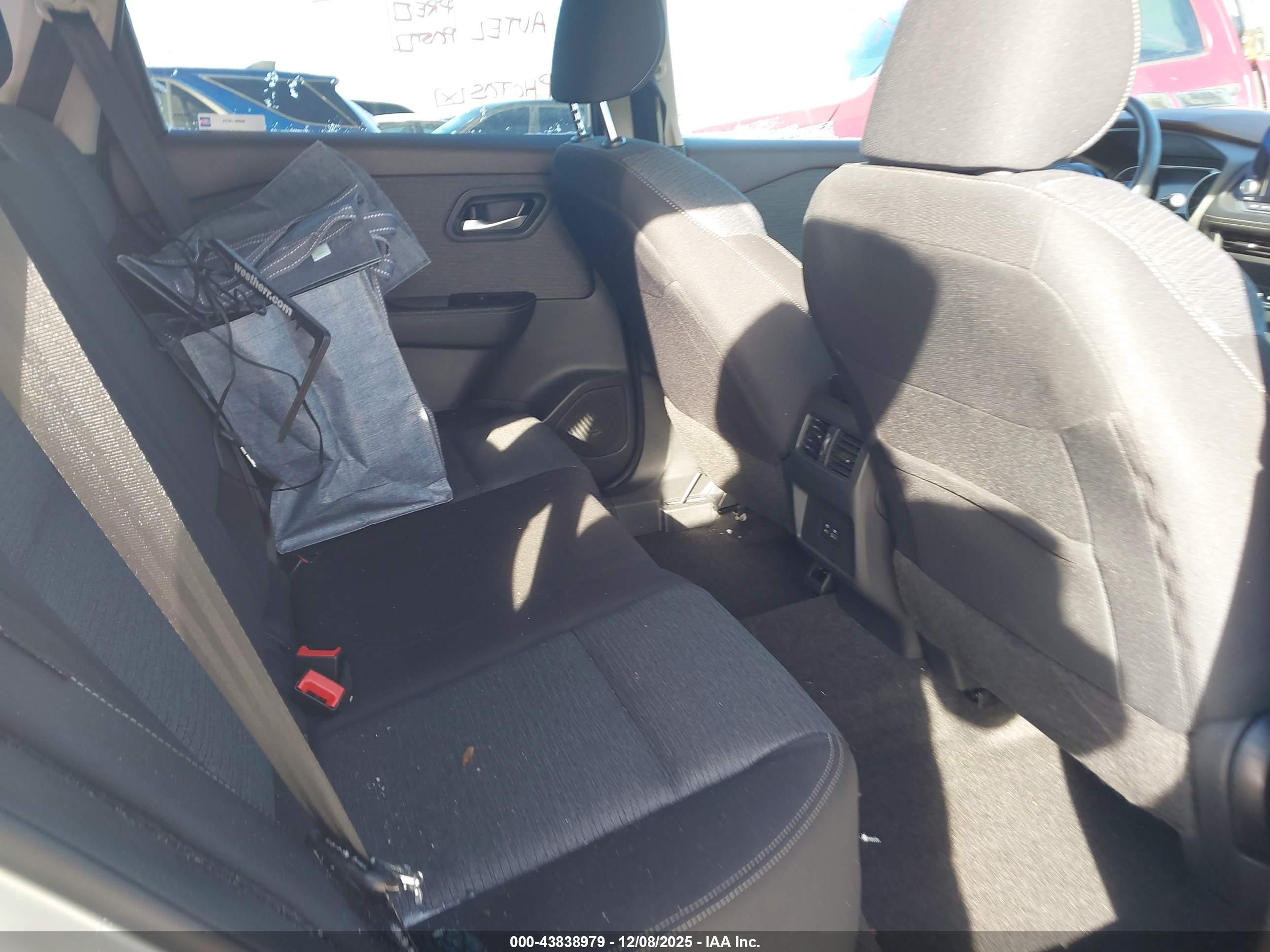 NISSAN ROGUE image 8