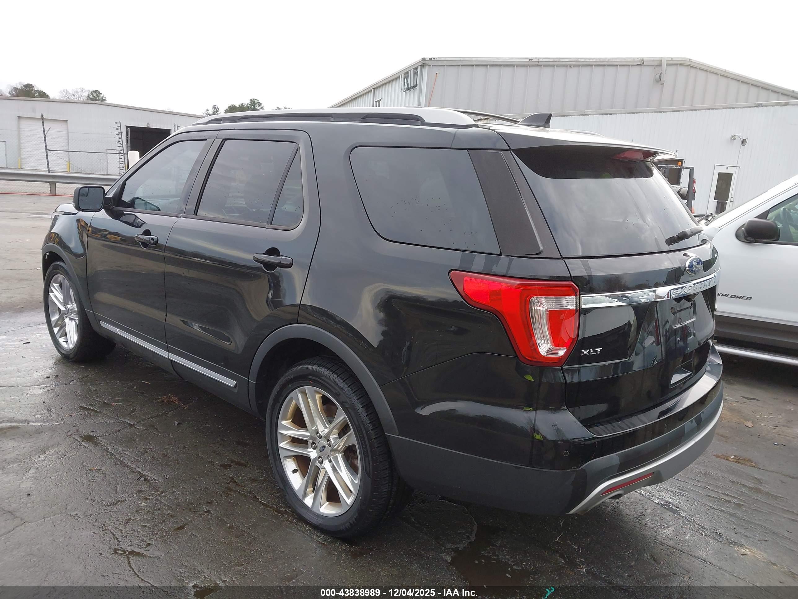 FORD EXPLORER image 3