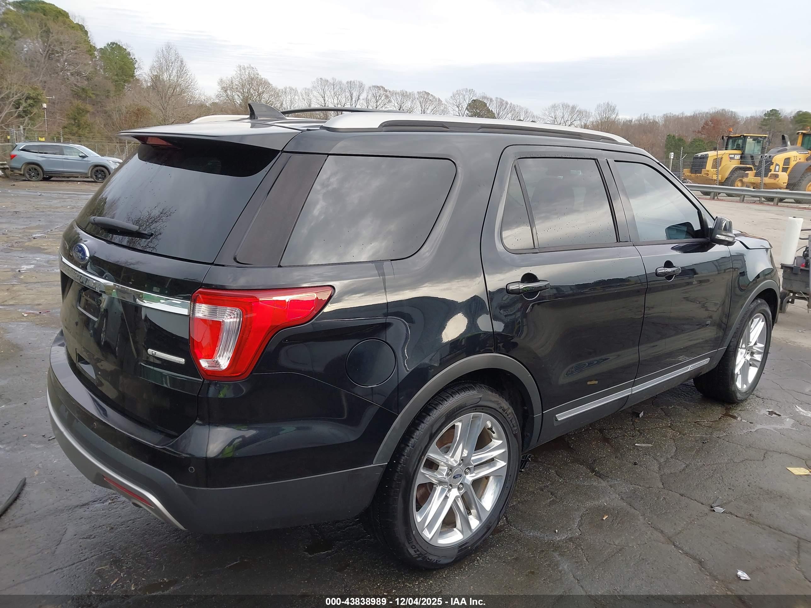FORD EXPLORER image 4
