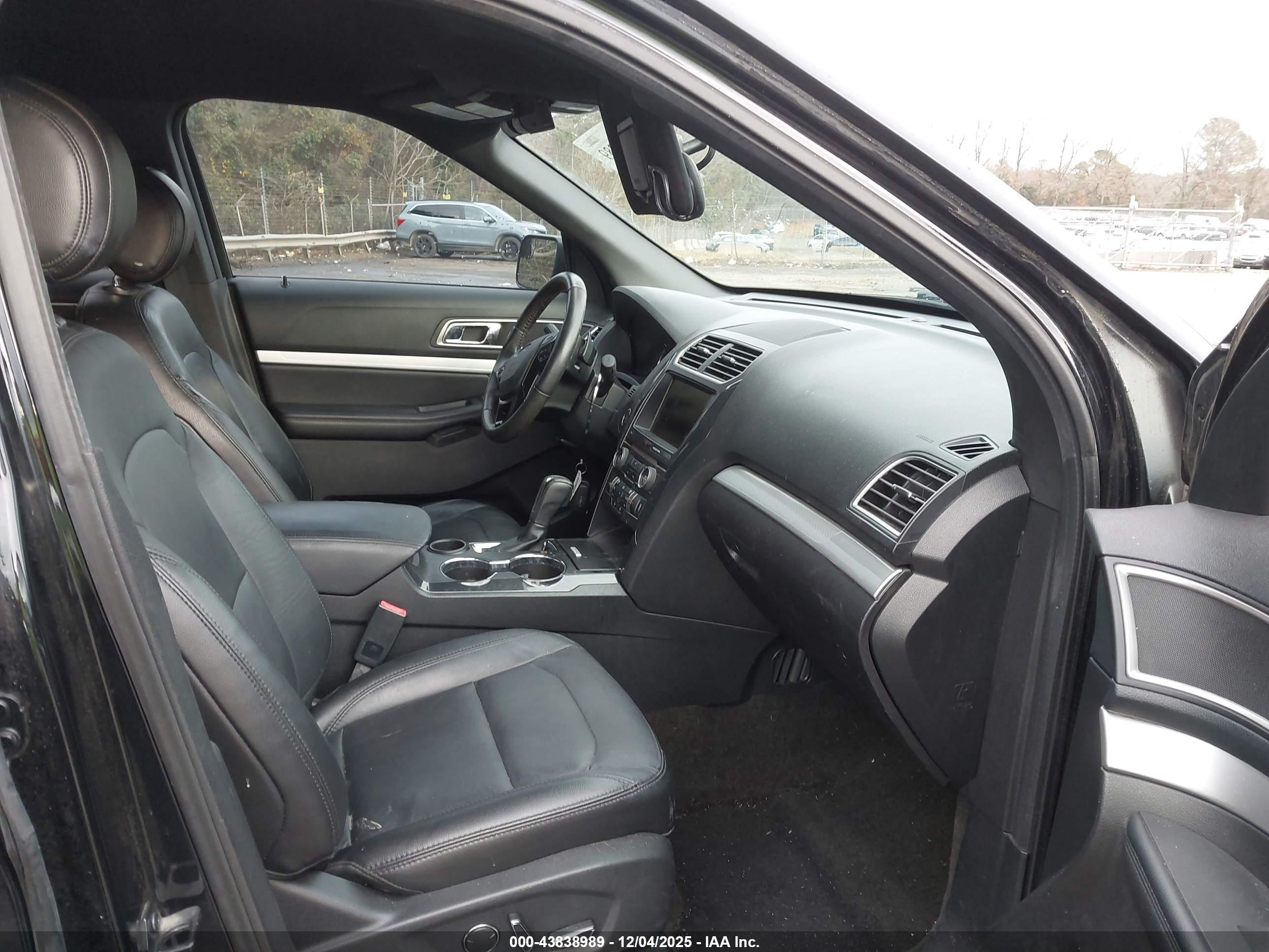 FORD EXPLORER image 5