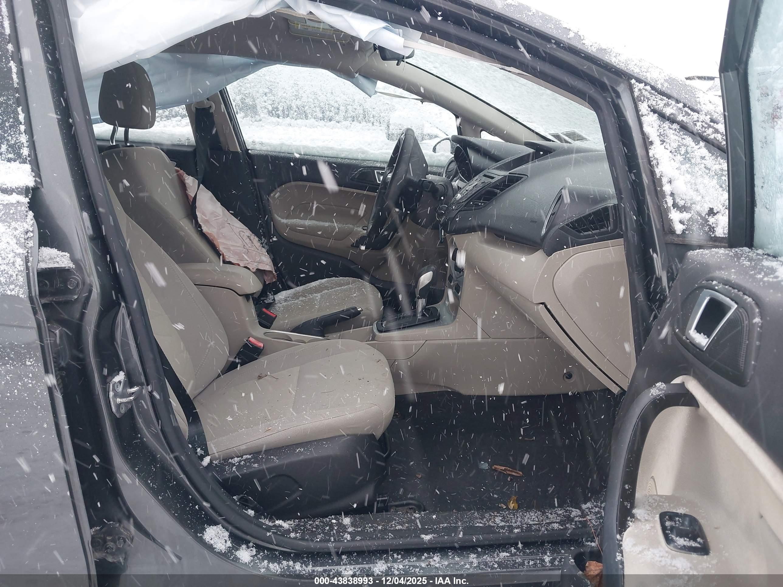 FORD FIESTA image 5