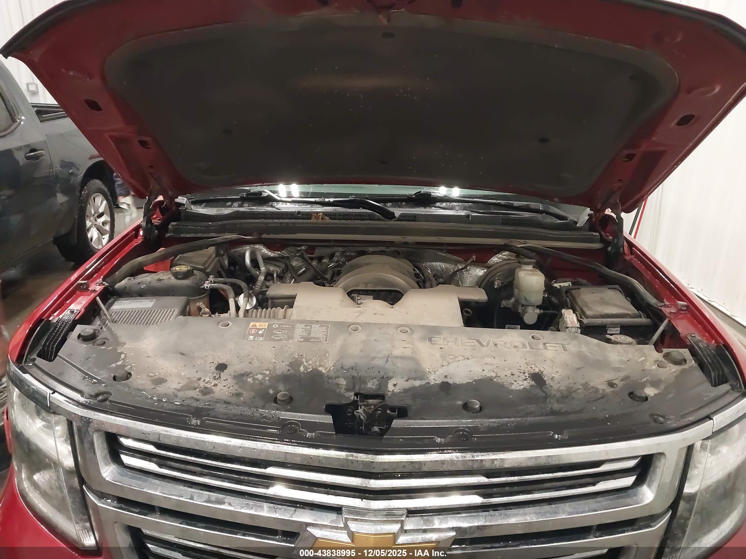 CHEVROLET SUBURBAN image 10