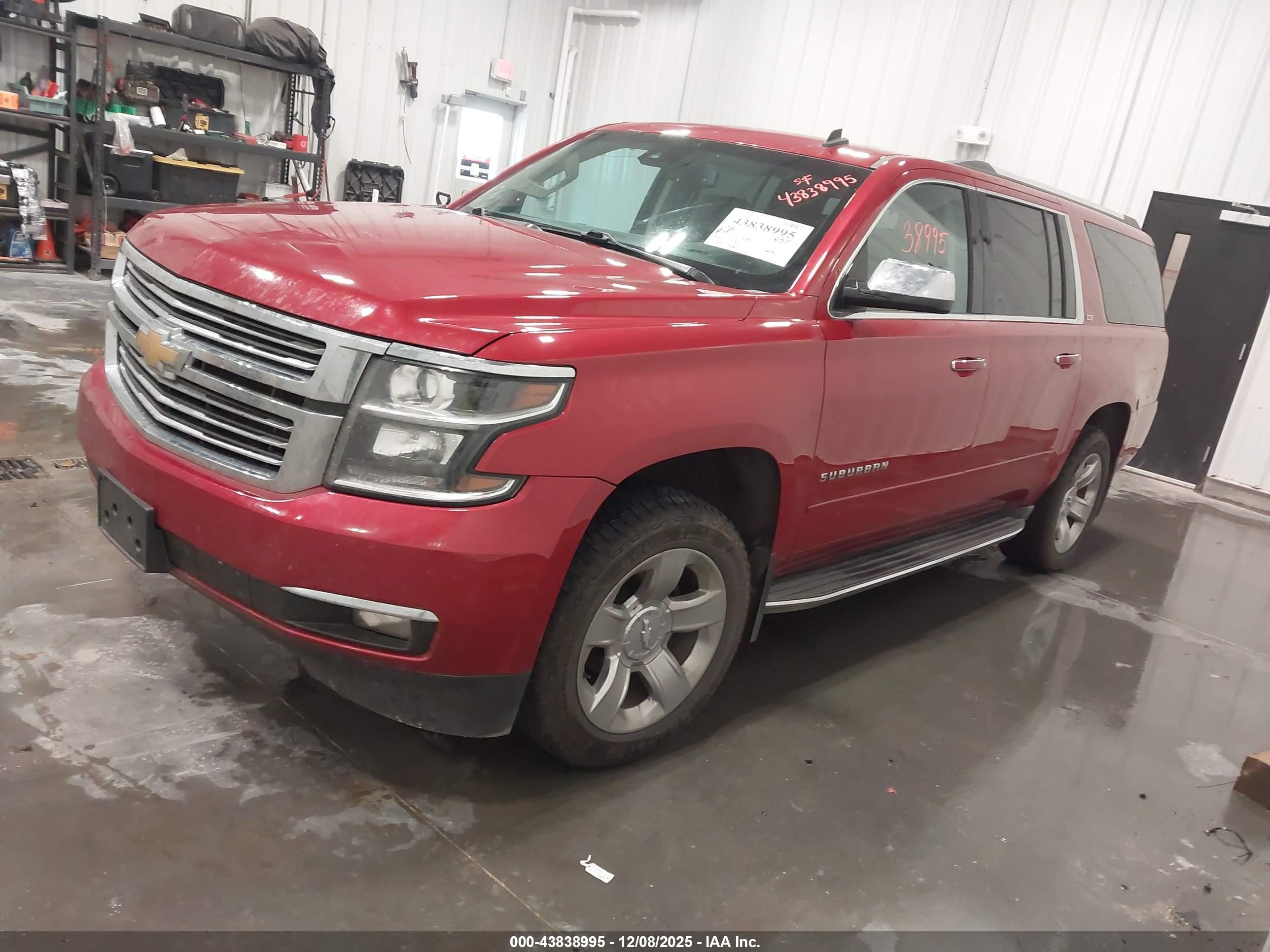 CHEVROLET SUBURBAN image 2
