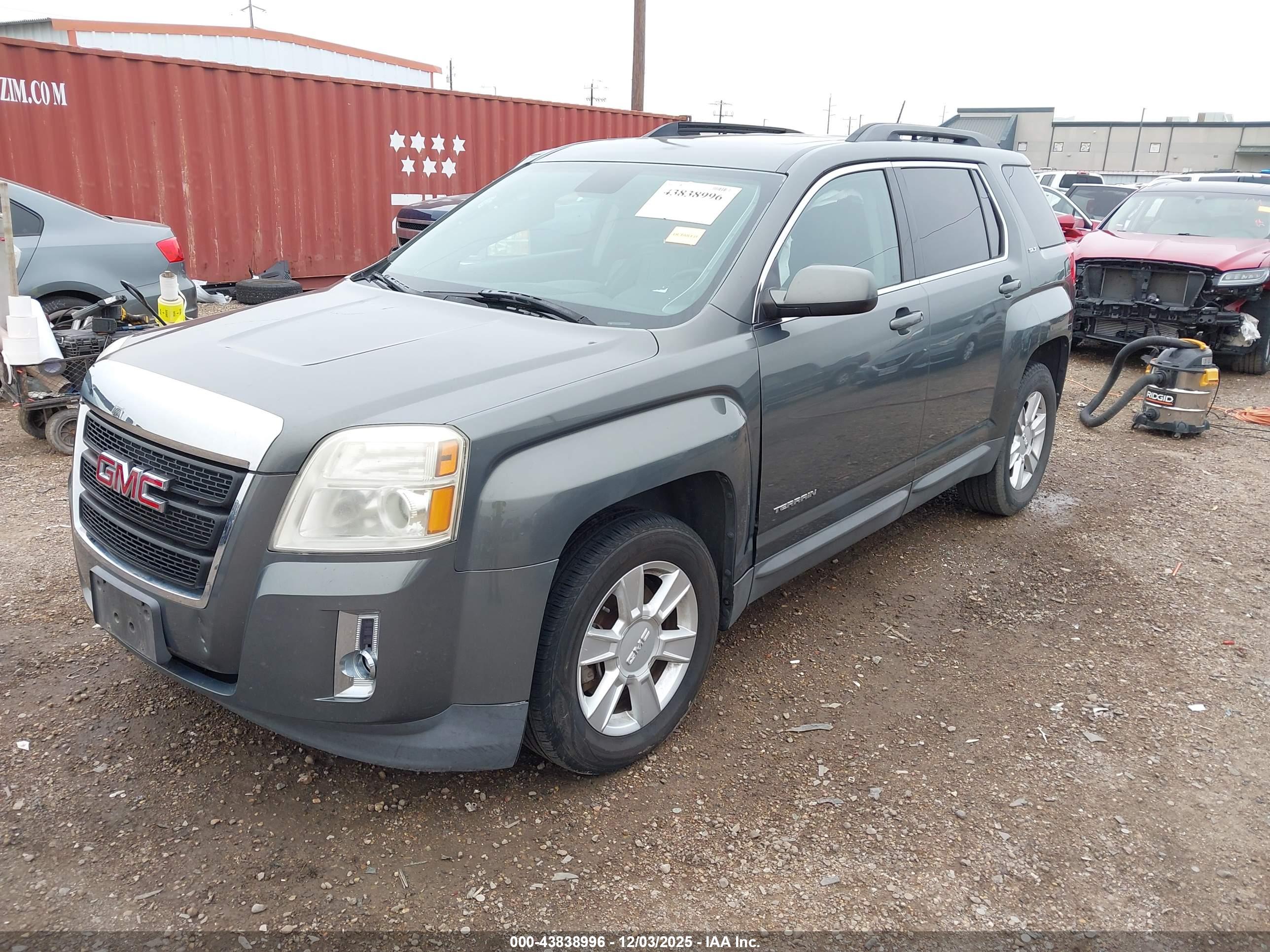 GMC TERRAIN image 2