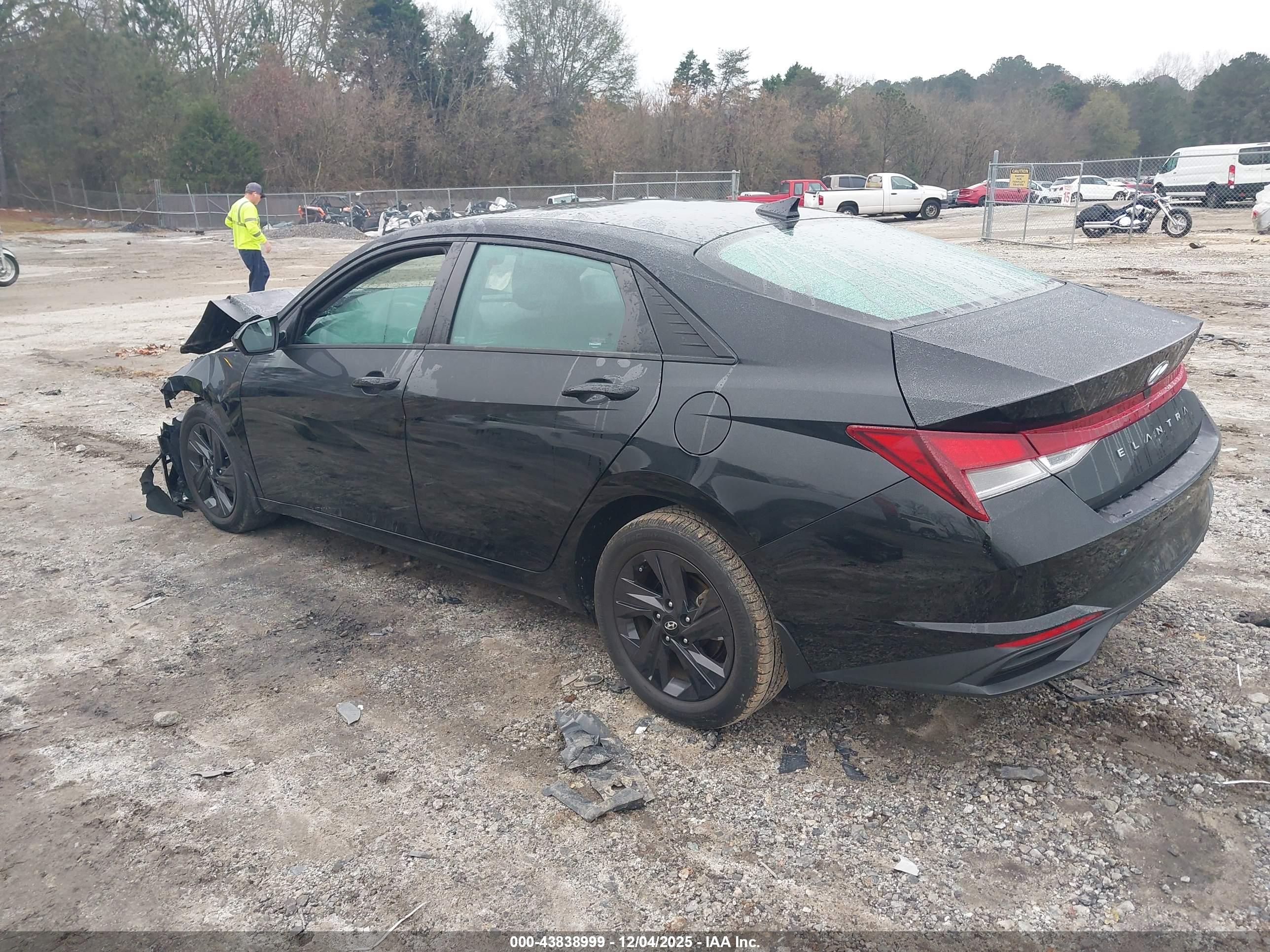 HYUNDAI ELANTRA image 3