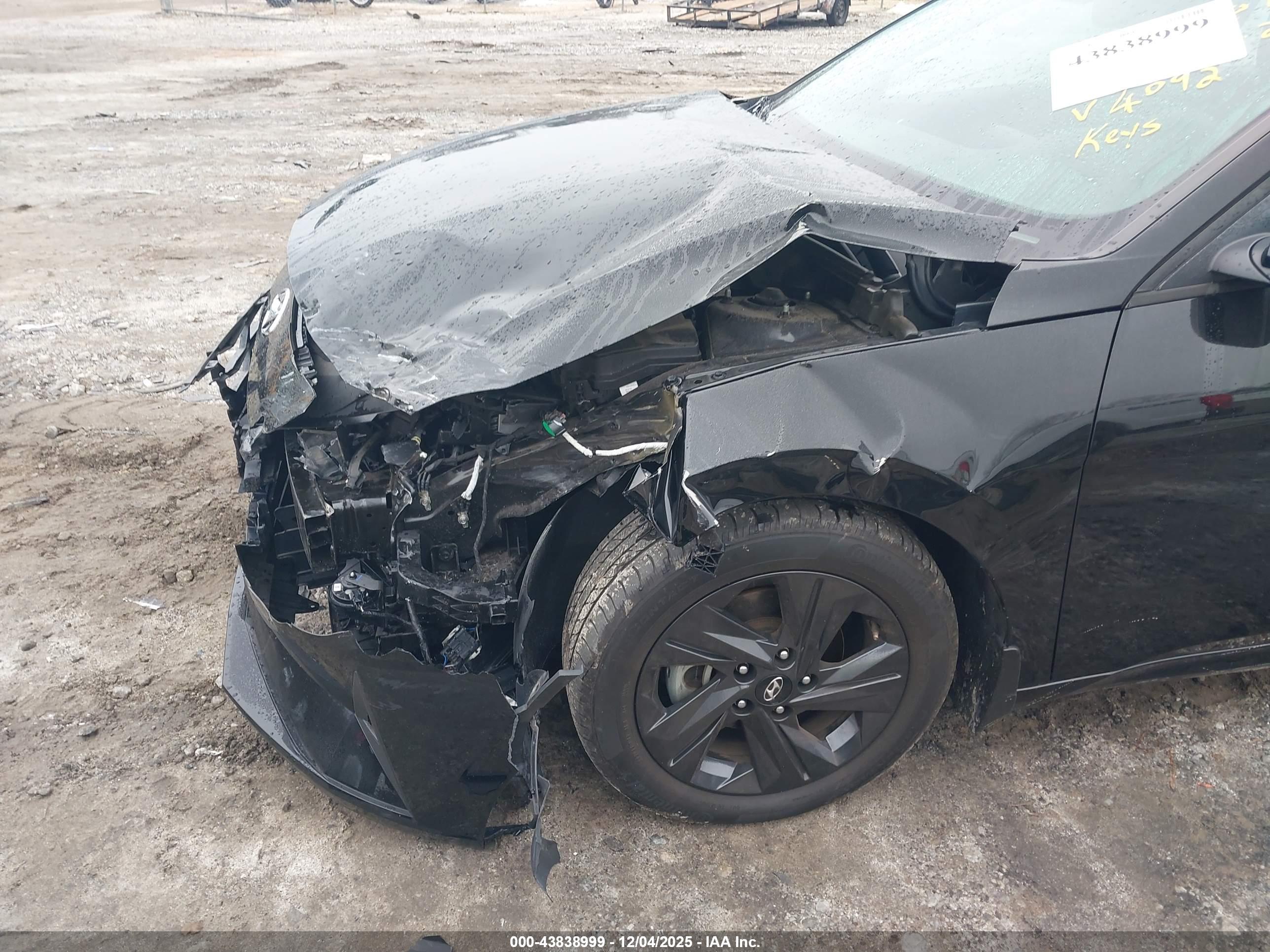 HYUNDAI ELANTRA image 6