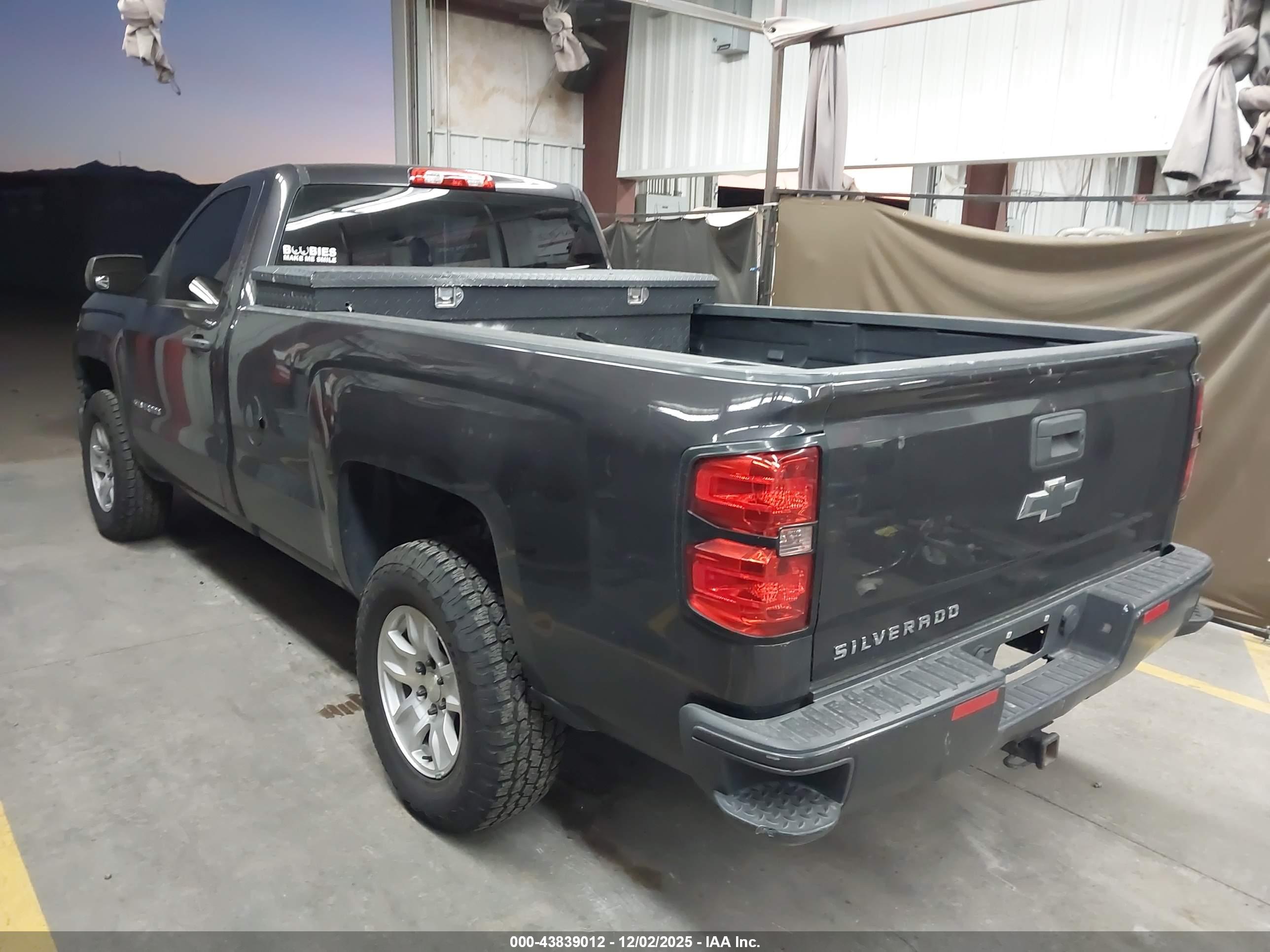 CHEVROLET SILVERADO image 3