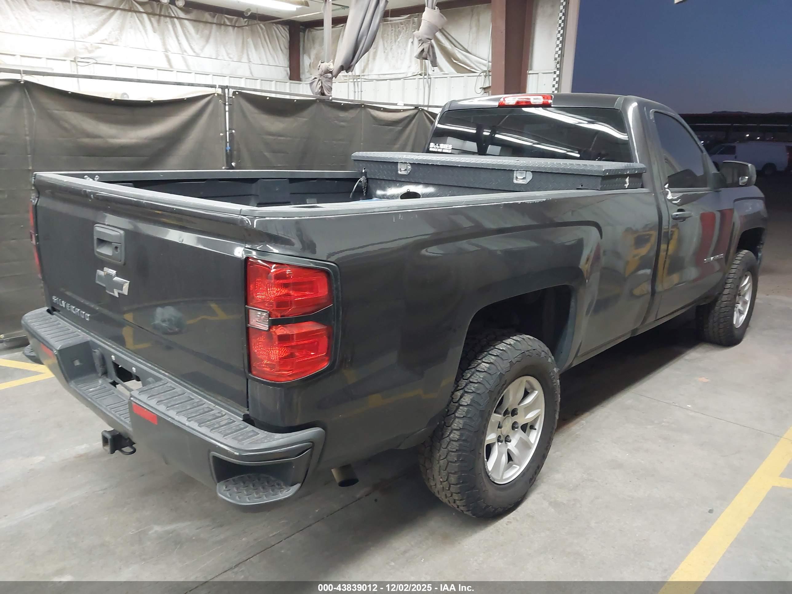 CHEVROLET SILVERADO image 4