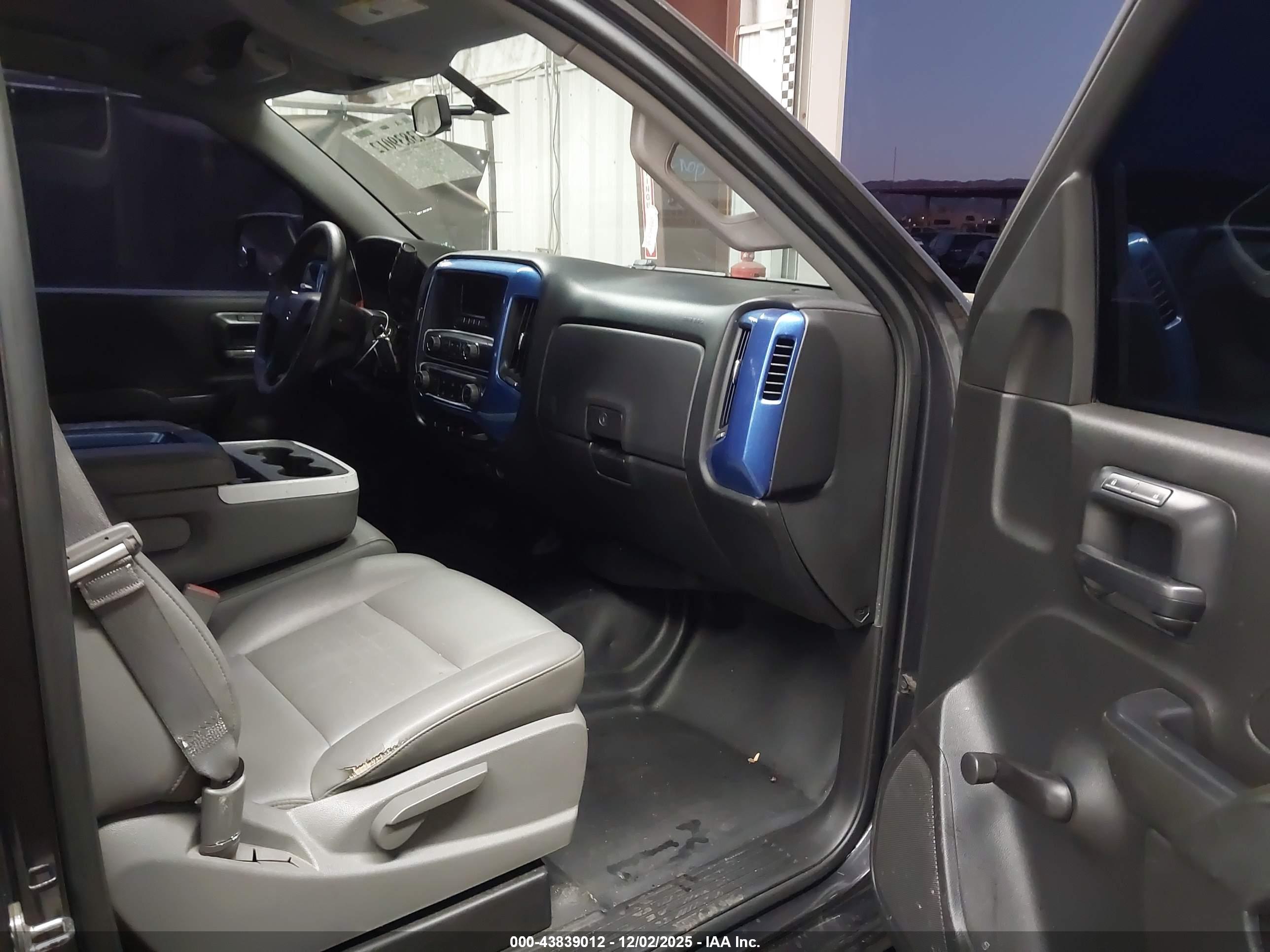 CHEVROLET SILVERADO image 5