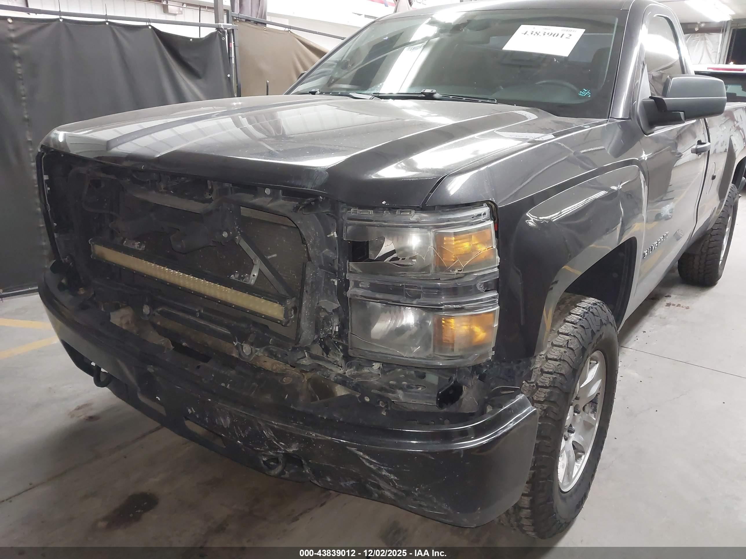 CHEVROLET SILVERADO image 6