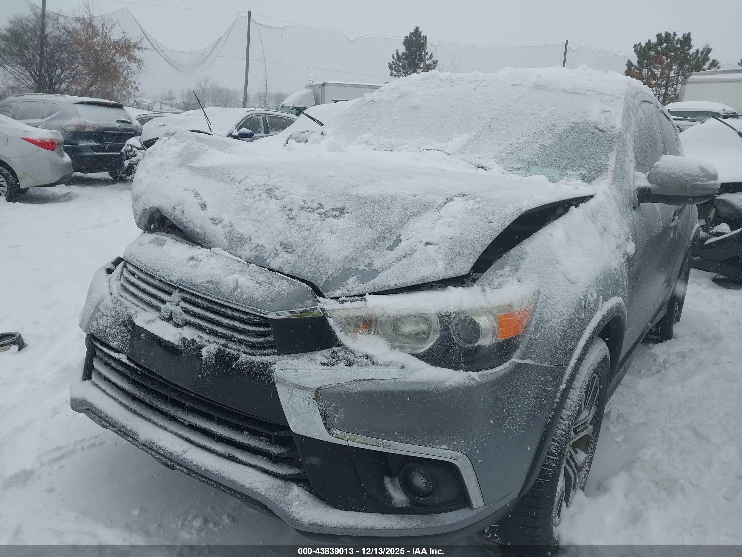 MITSUBISHI OUTLANDER image 2