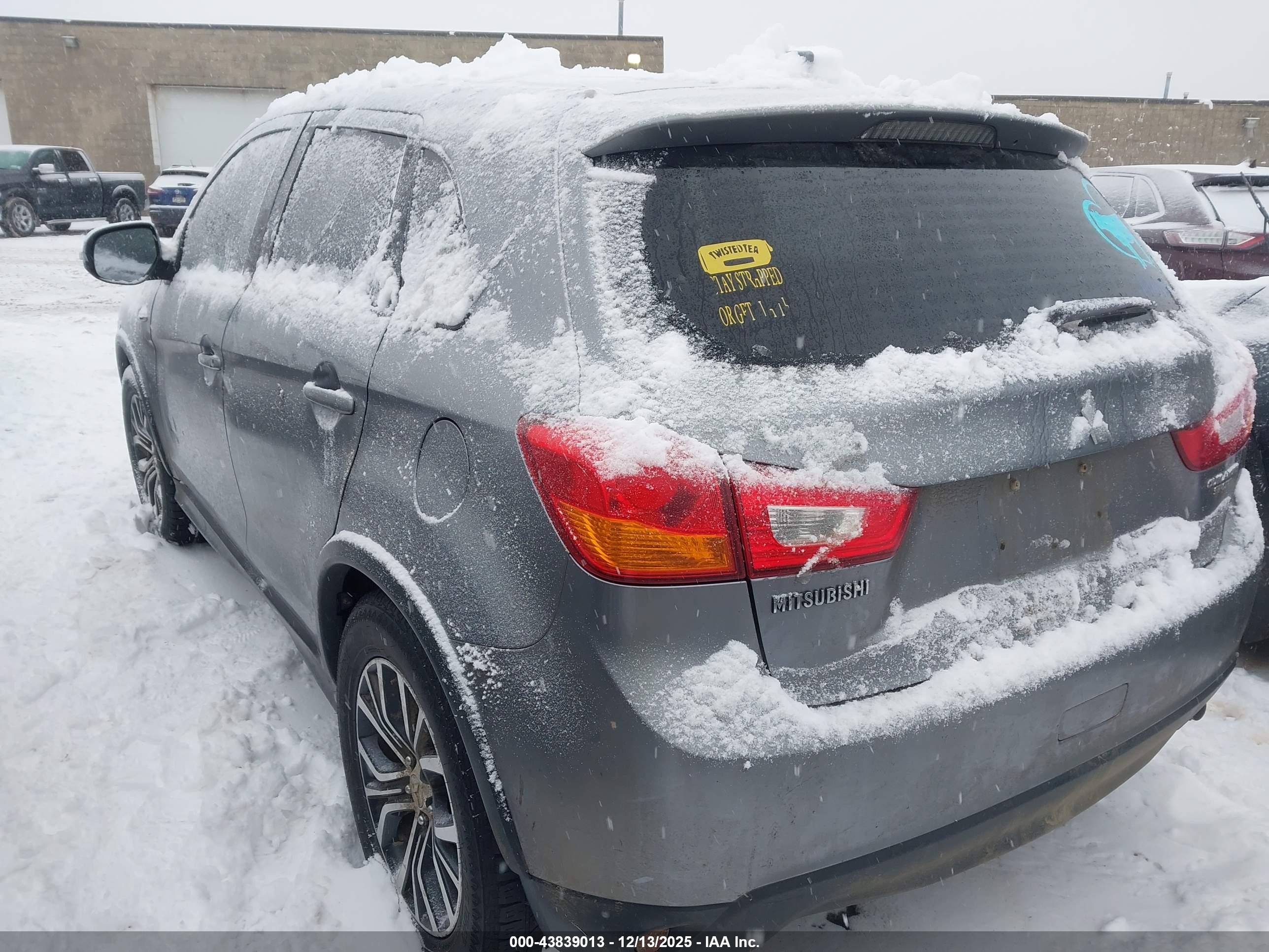 MITSUBISHI OUTLANDER image 3