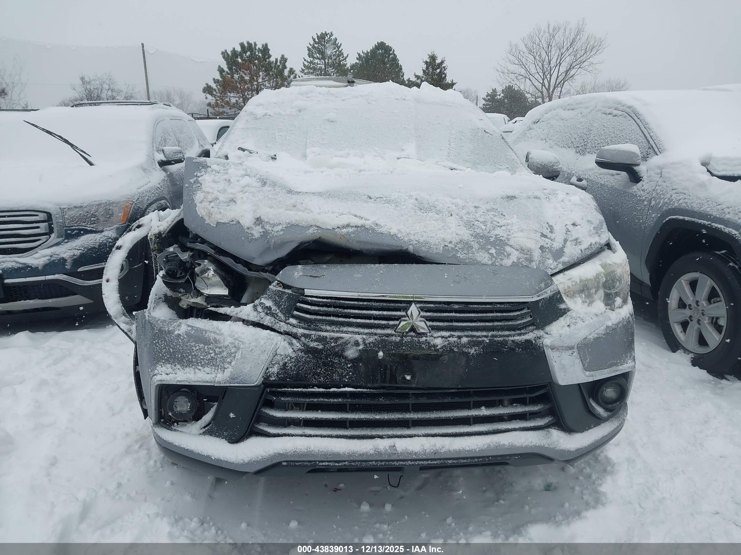 MITSUBISHI OUTLANDER image 6