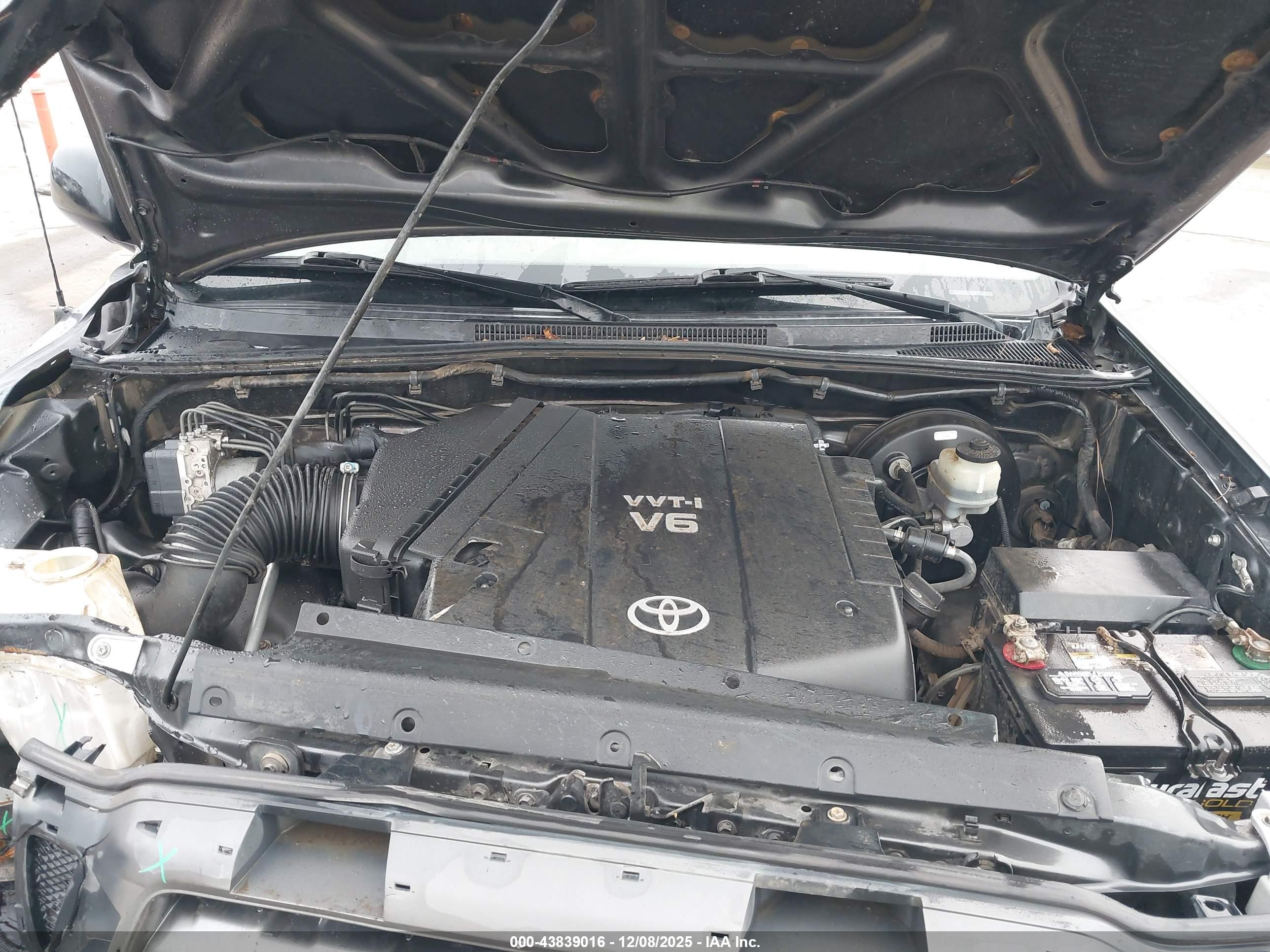 TOYOTA TACOMA image 10
