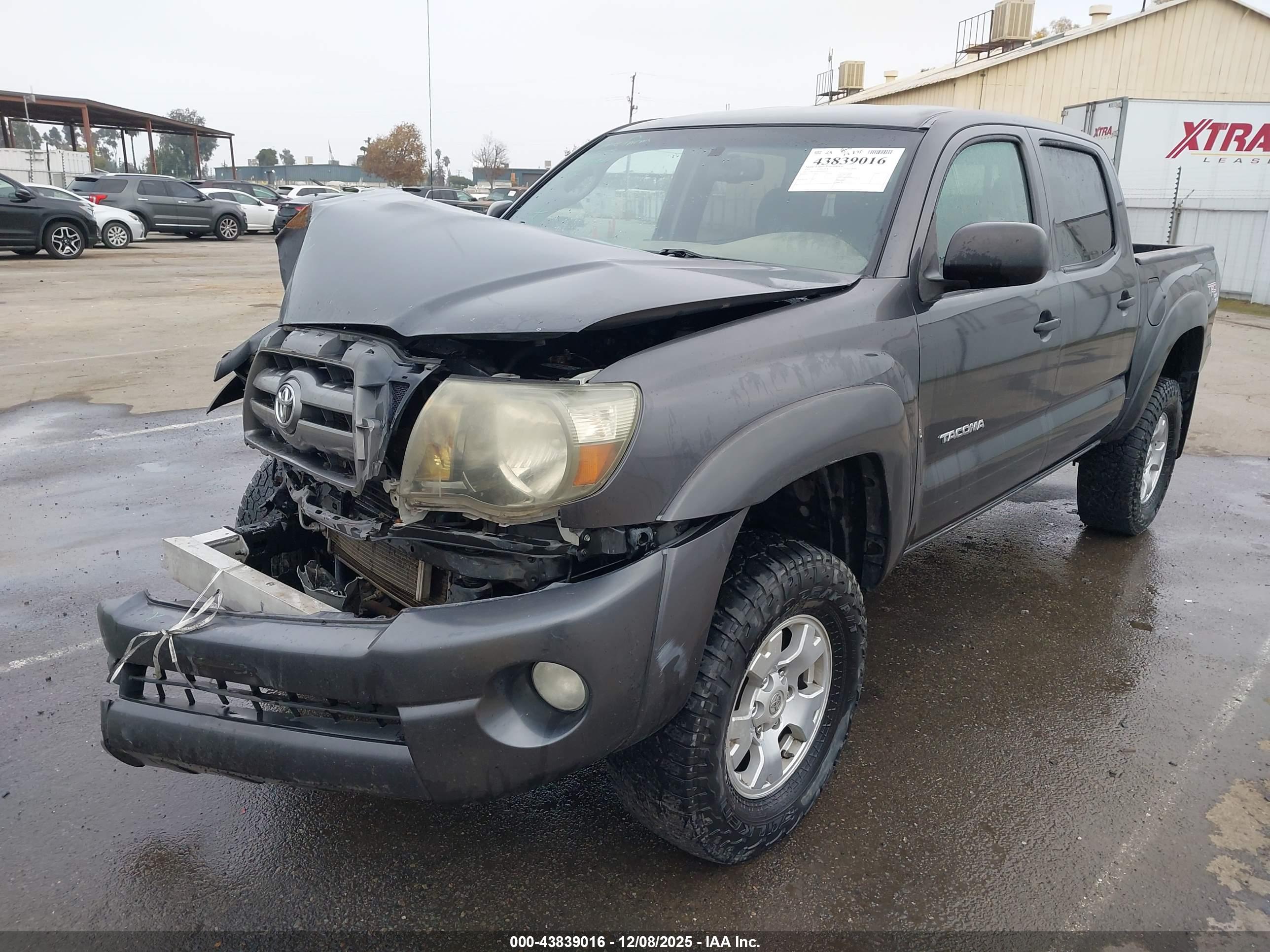 TOYOTA TACOMA image 2