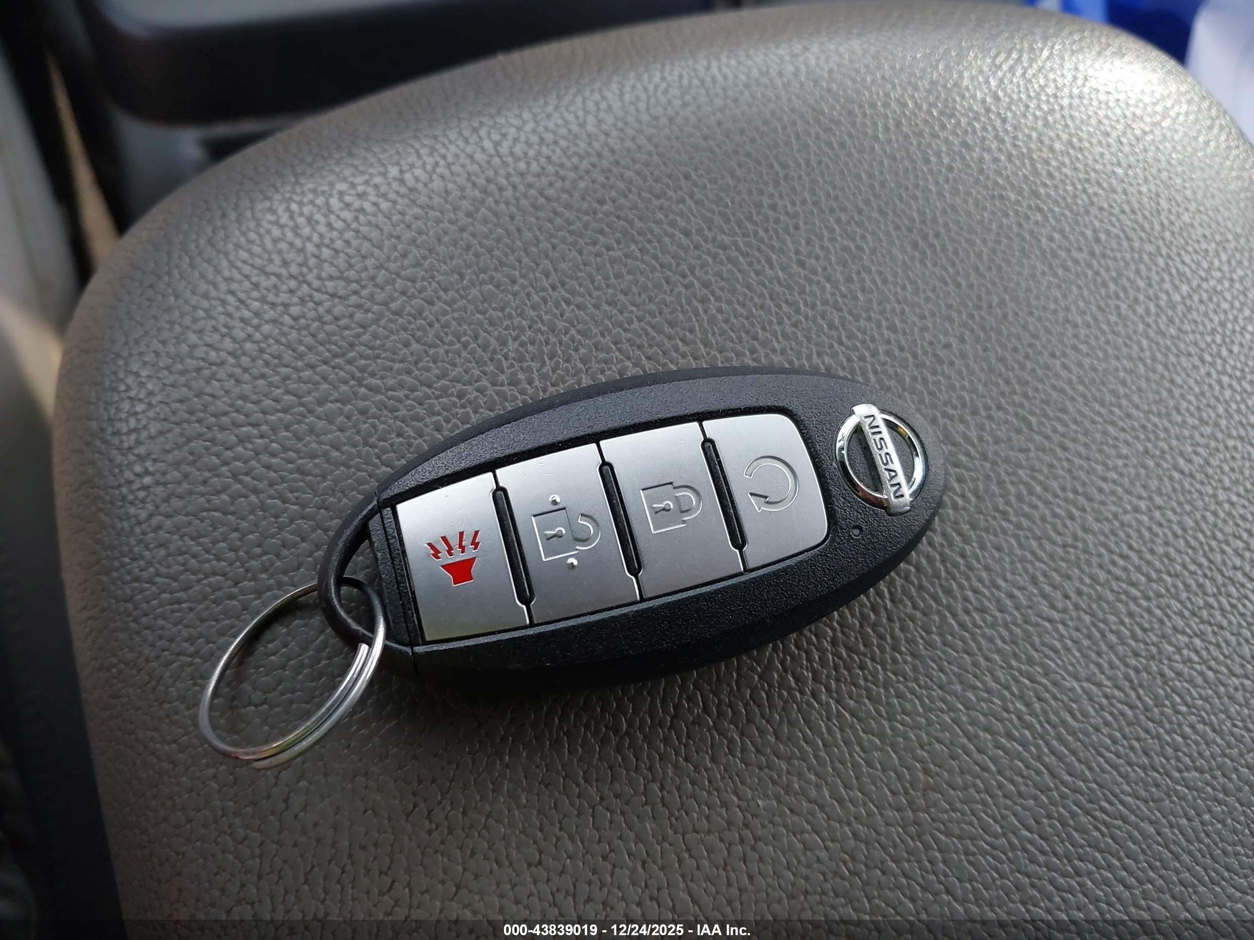 NISSAN ROGUE image 11
