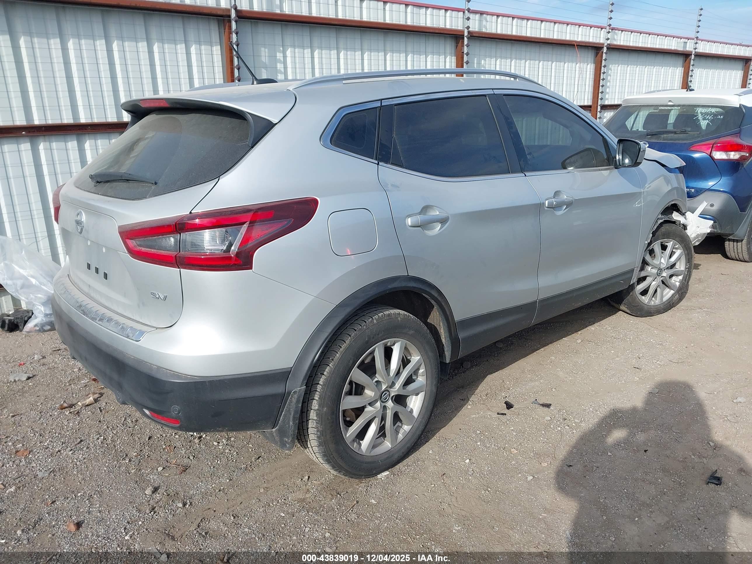 NISSAN ROGUE image 4