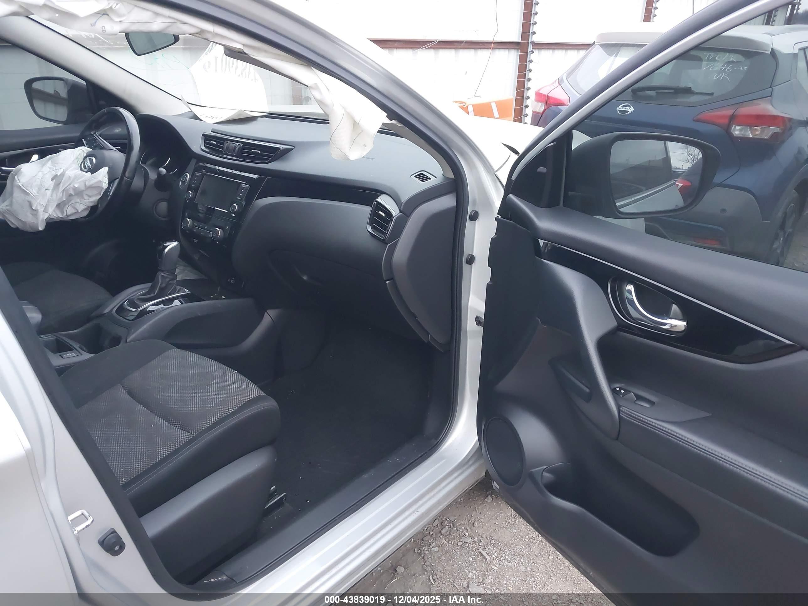 NISSAN ROGUE image 5