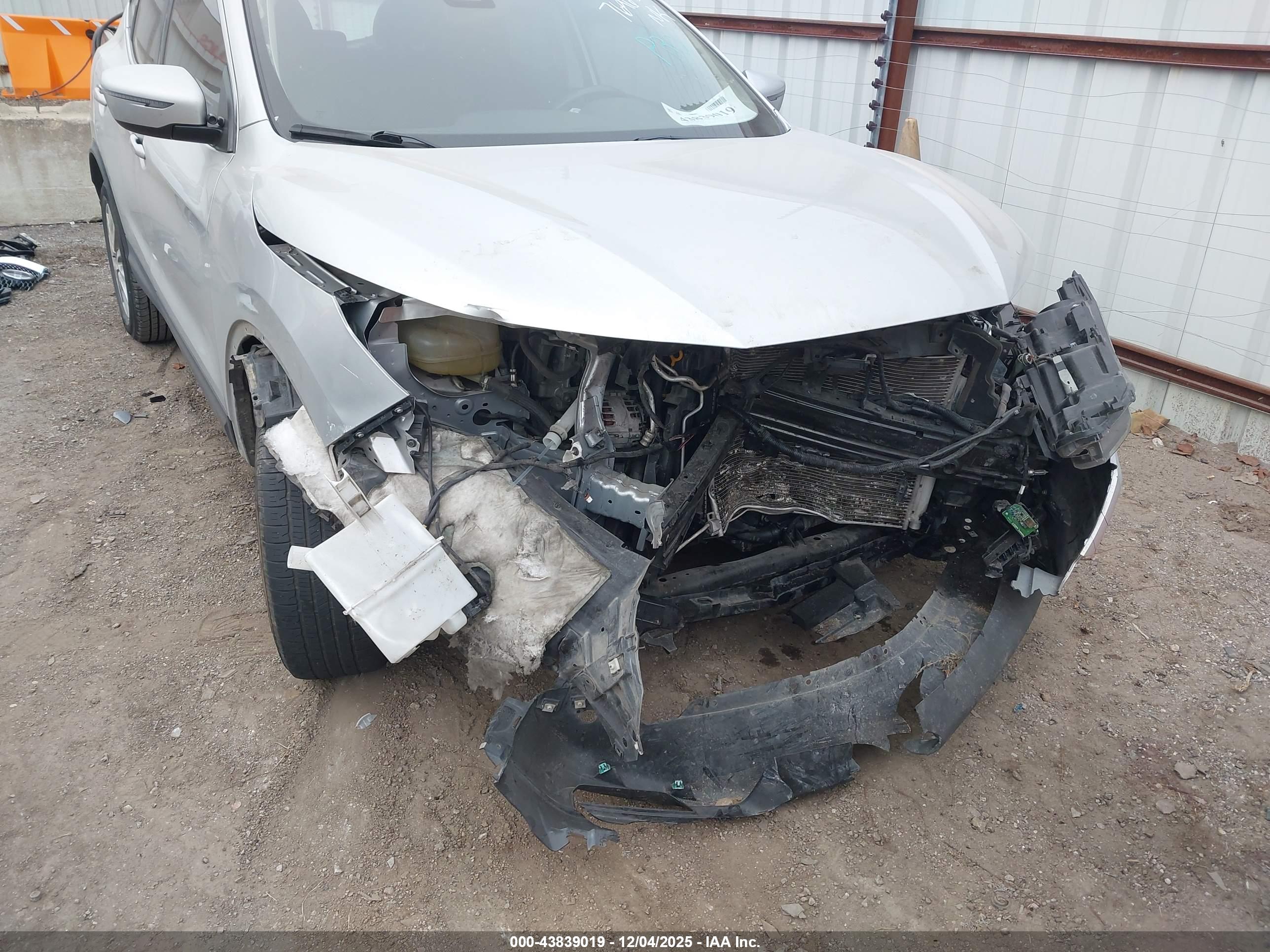 NISSAN ROGUE image 6