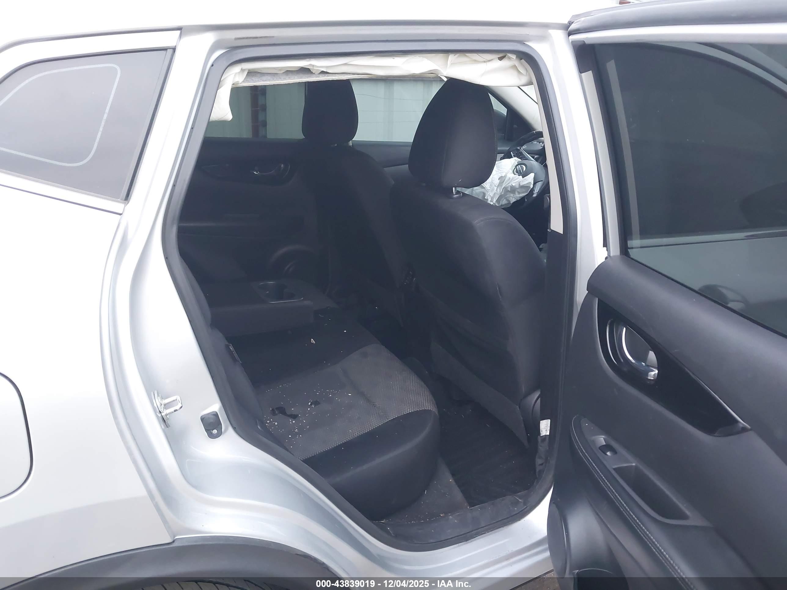 NISSAN ROGUE image 8