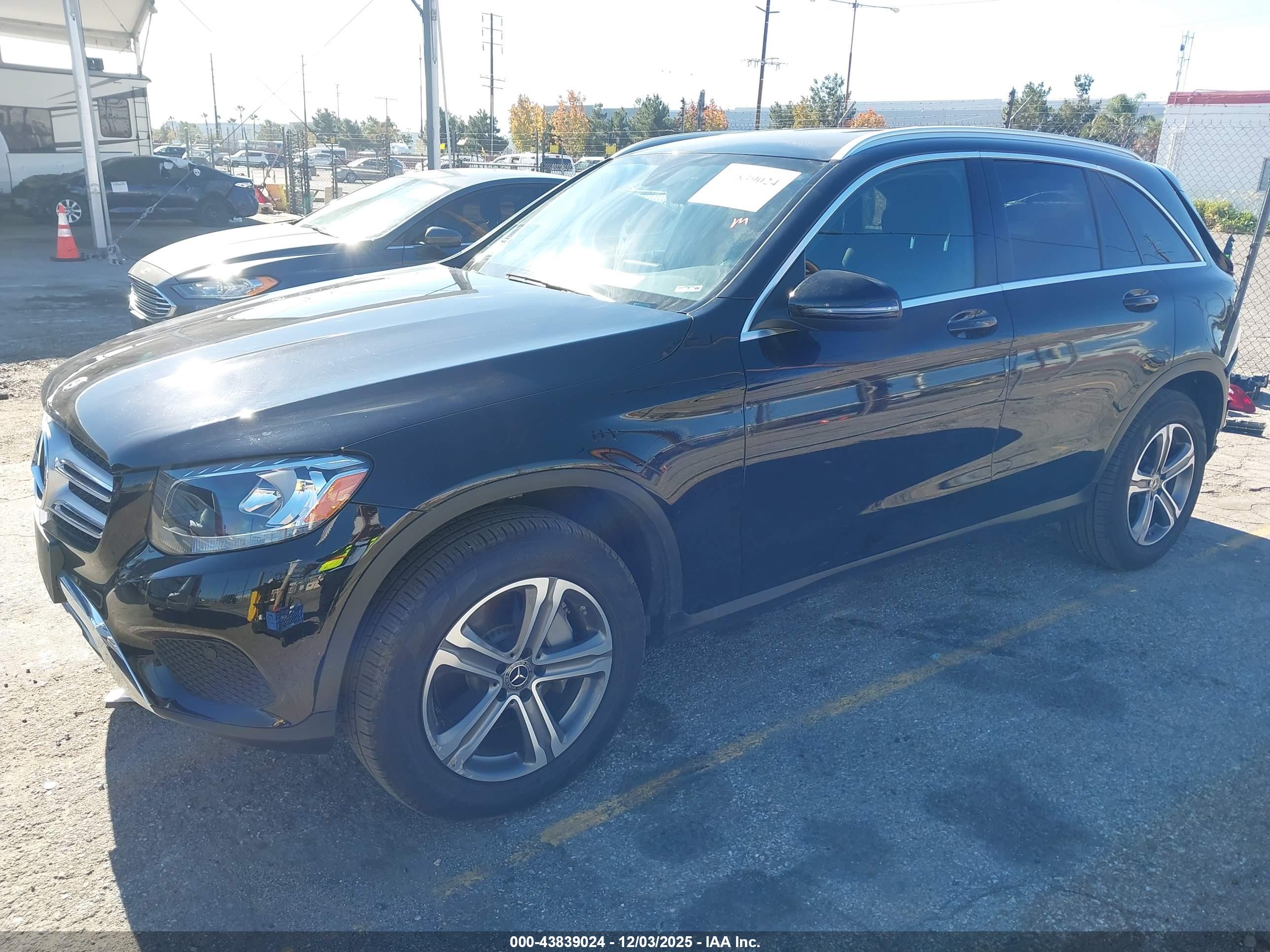 MERCEDES-BENZ GLC image 2