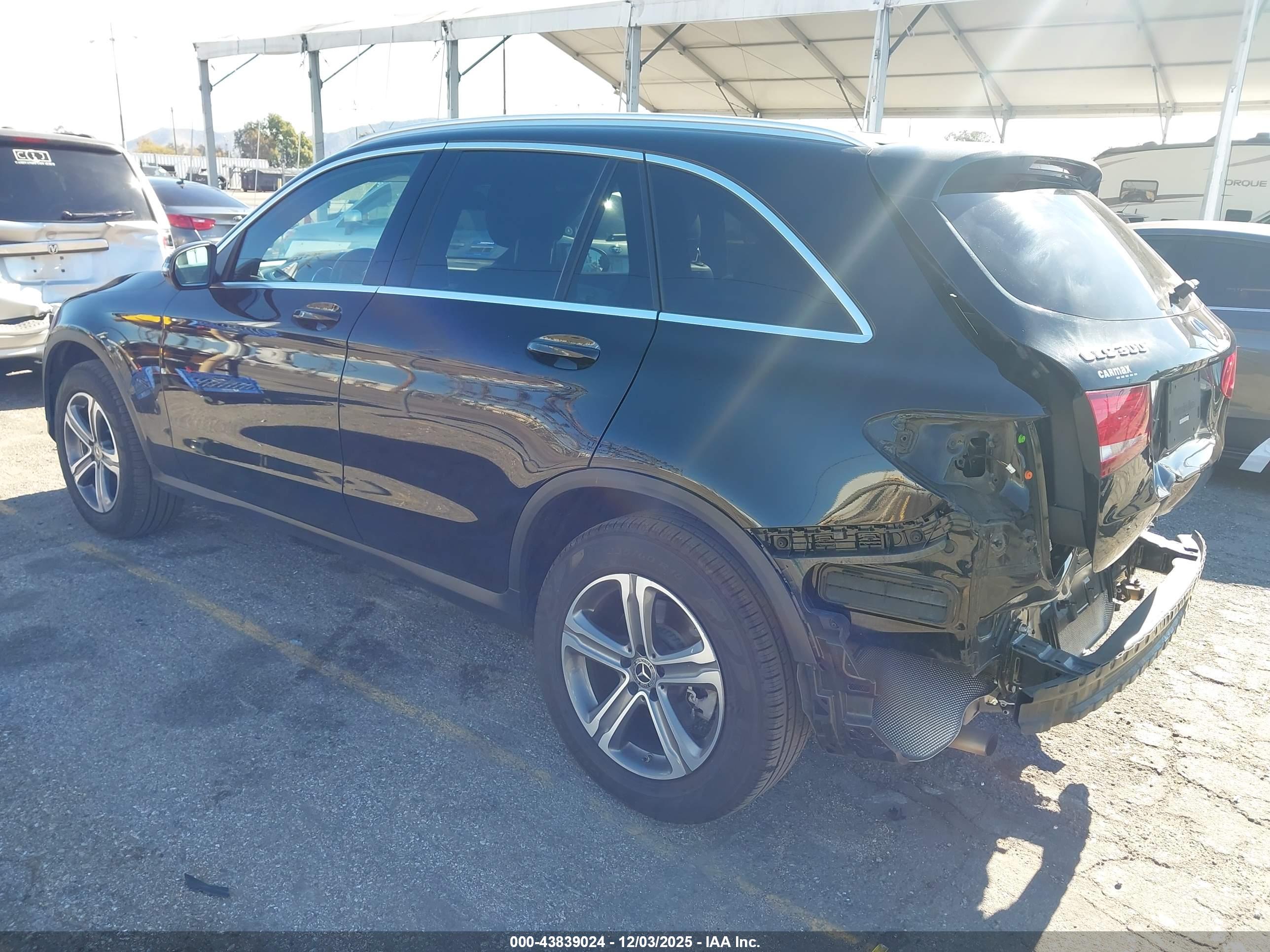 MERCEDES-BENZ GLC image 3