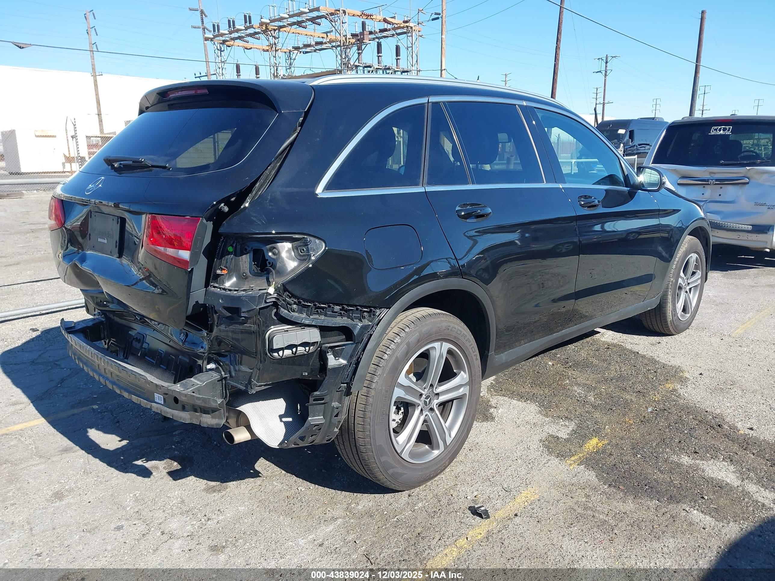 MERCEDES-BENZ GLC image 4