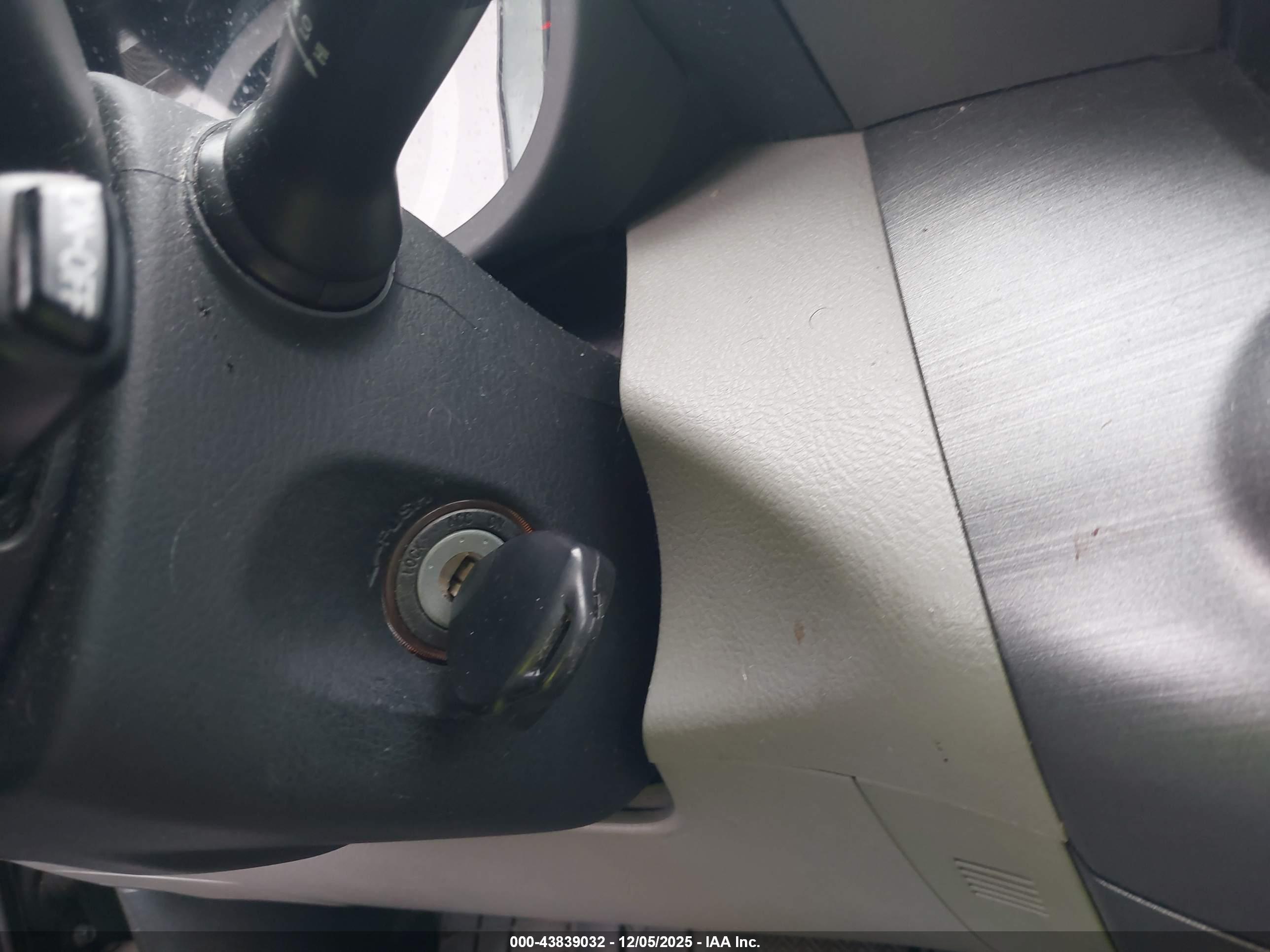TOYOTA RAV4 image 11