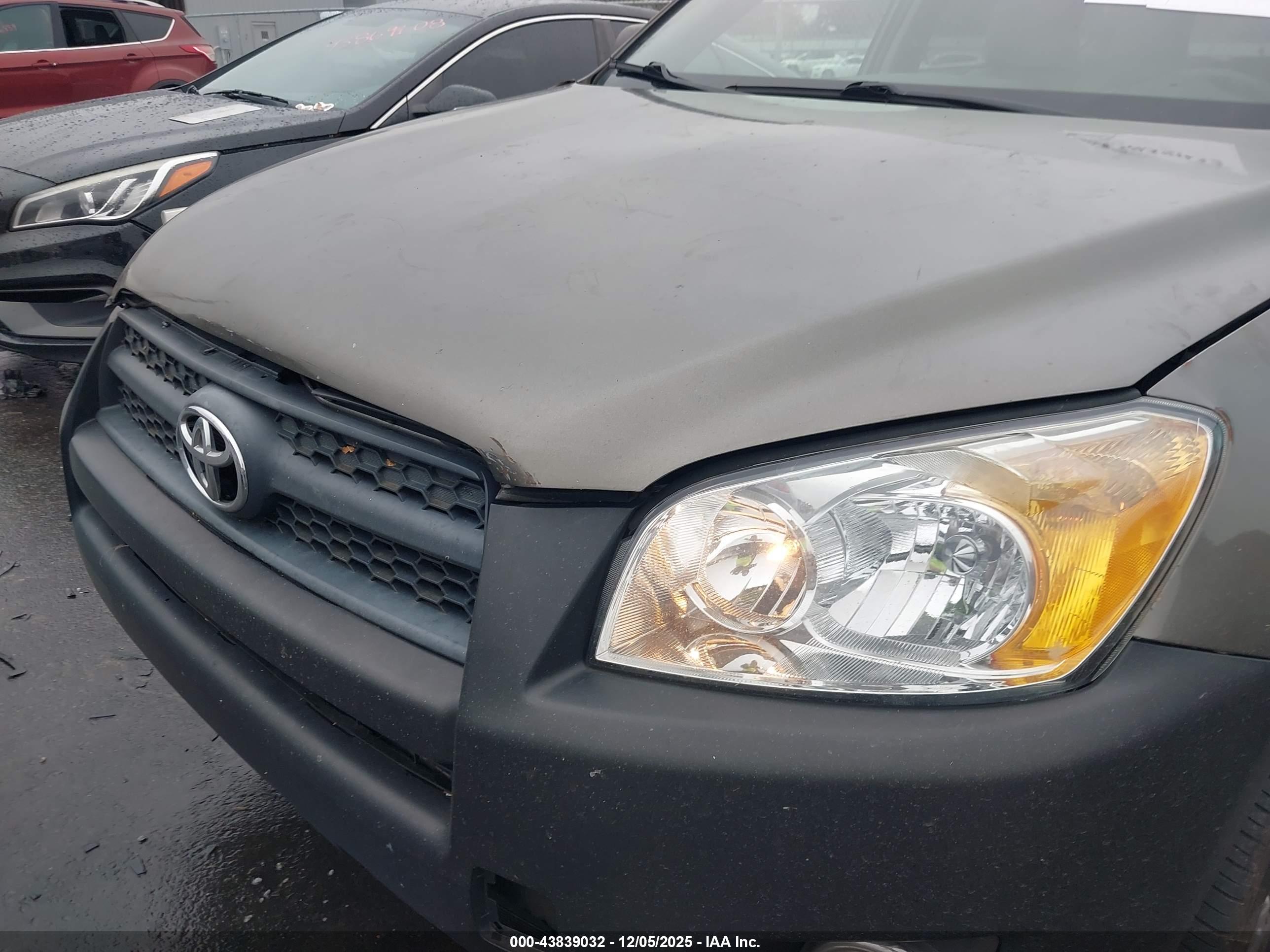 TOYOTA RAV4 image 6