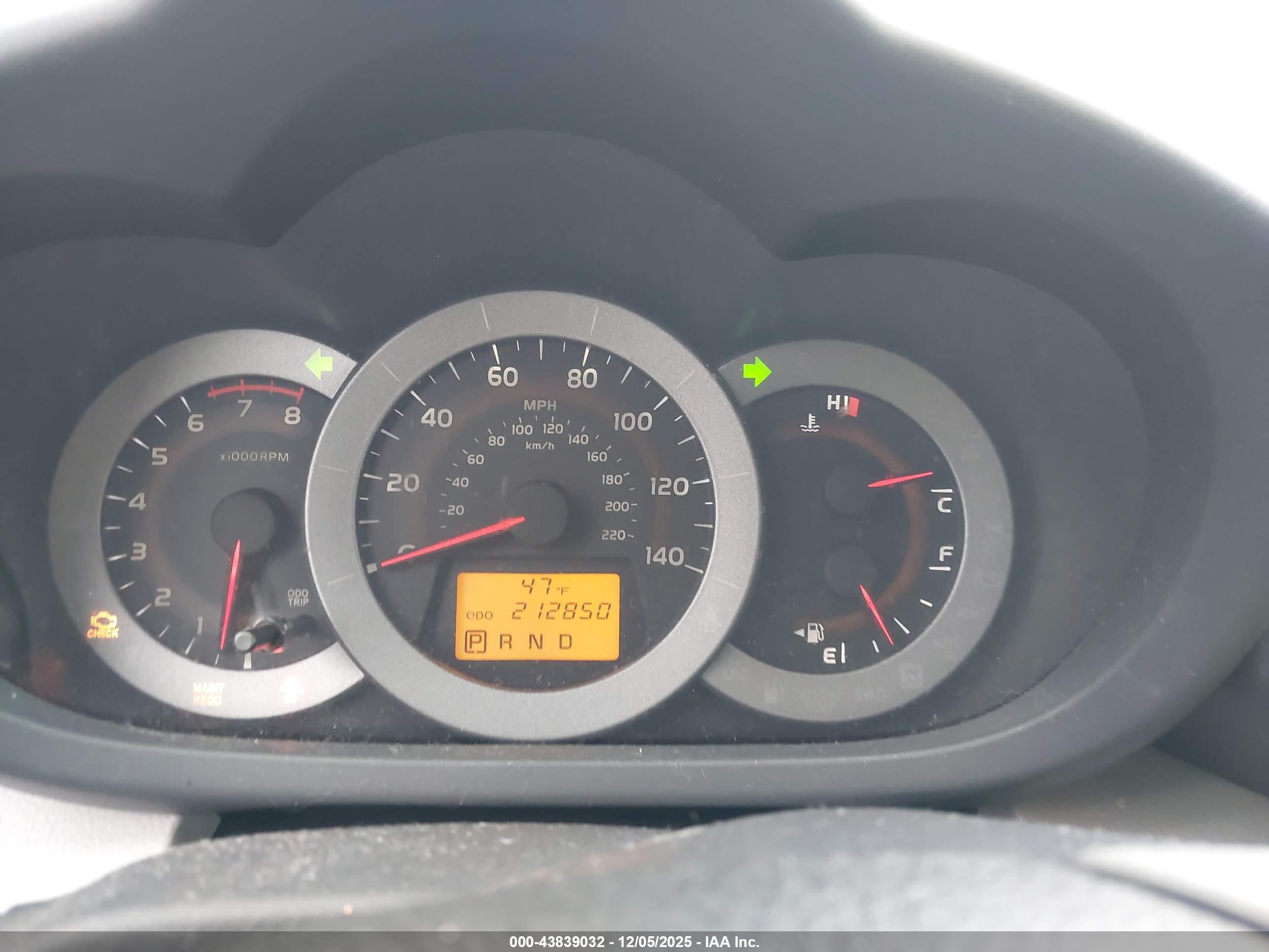 TOYOTA RAV4 image 7