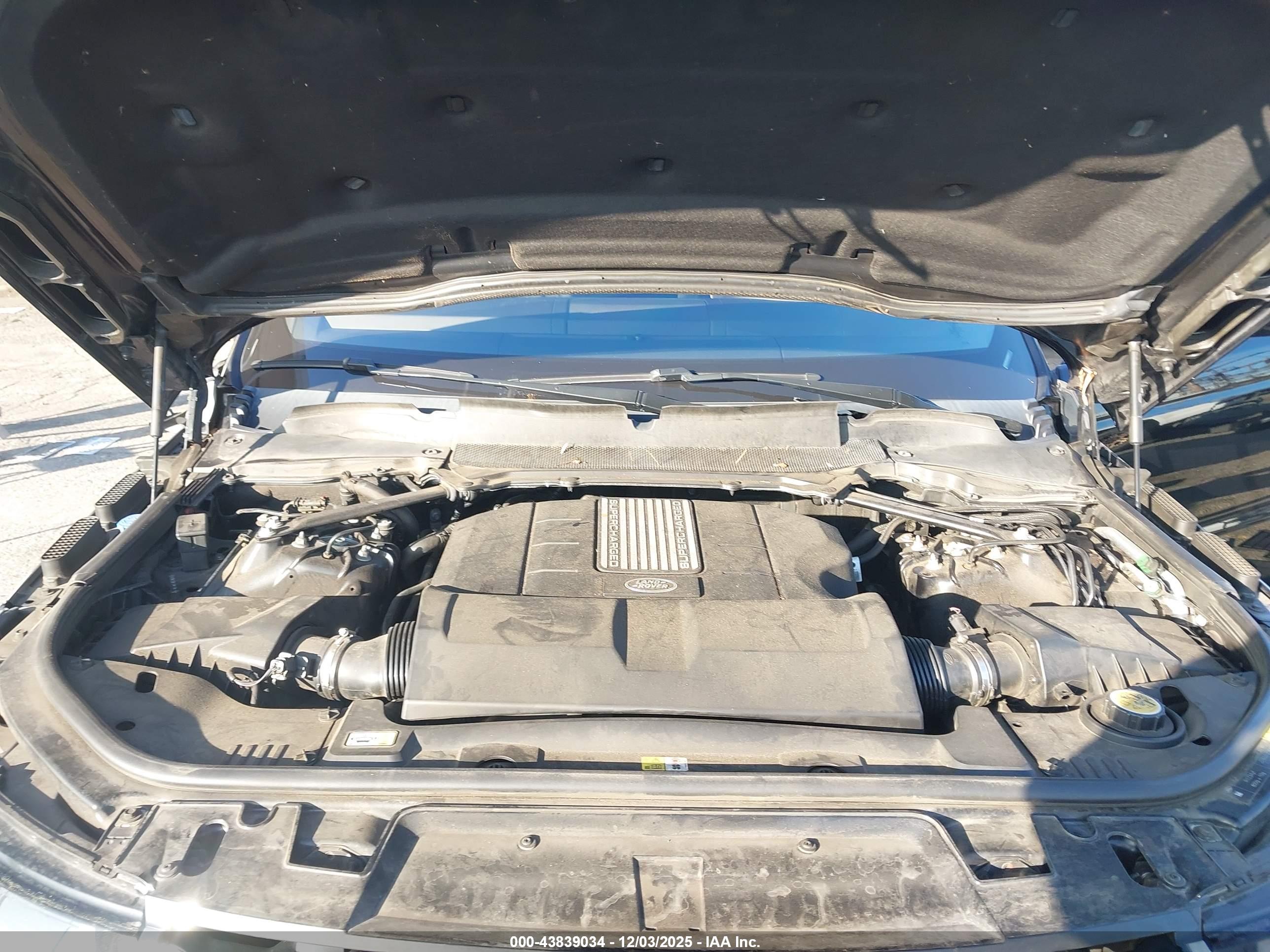 LAND ROVER image 10