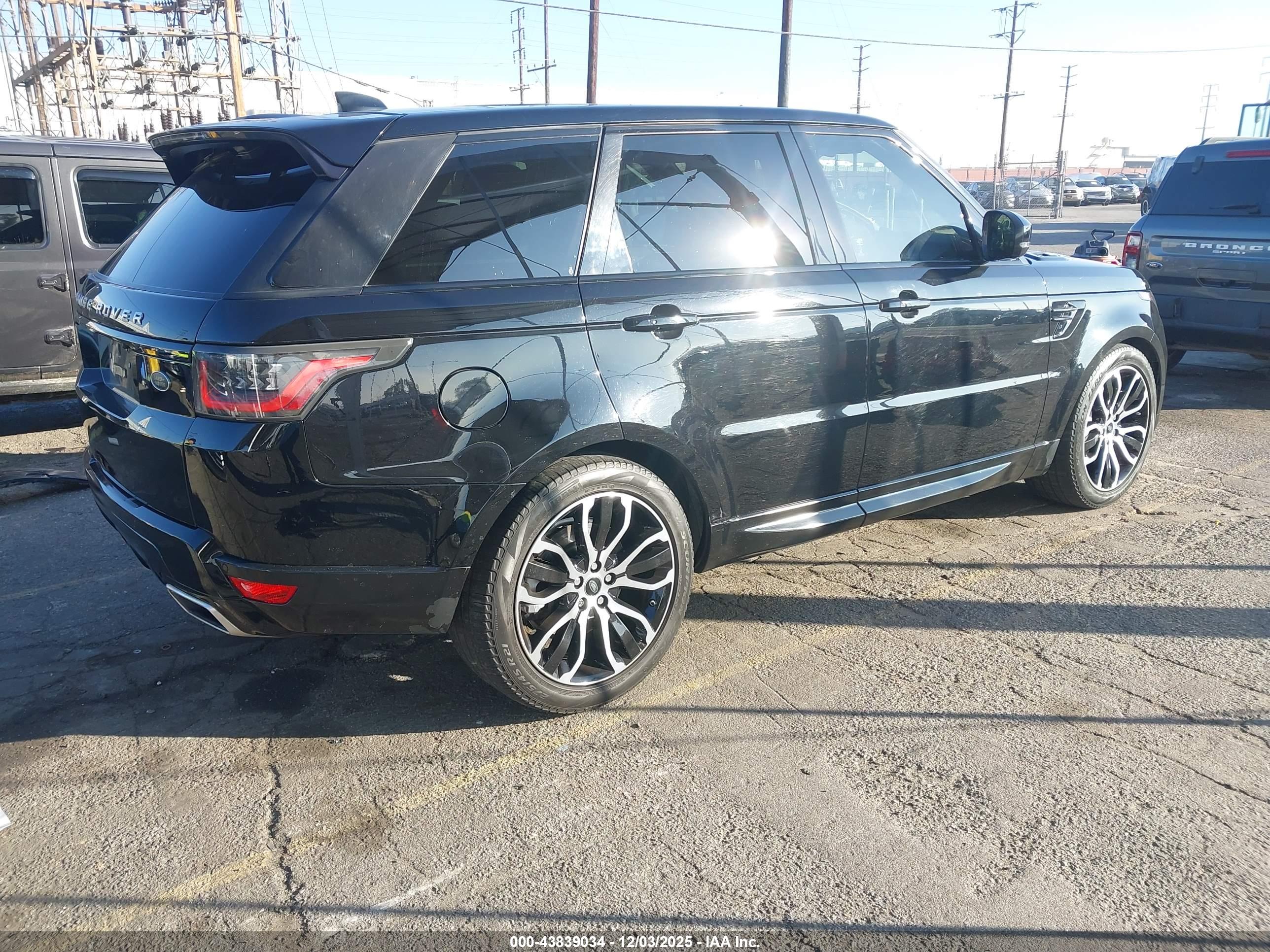 LAND ROVER image 4