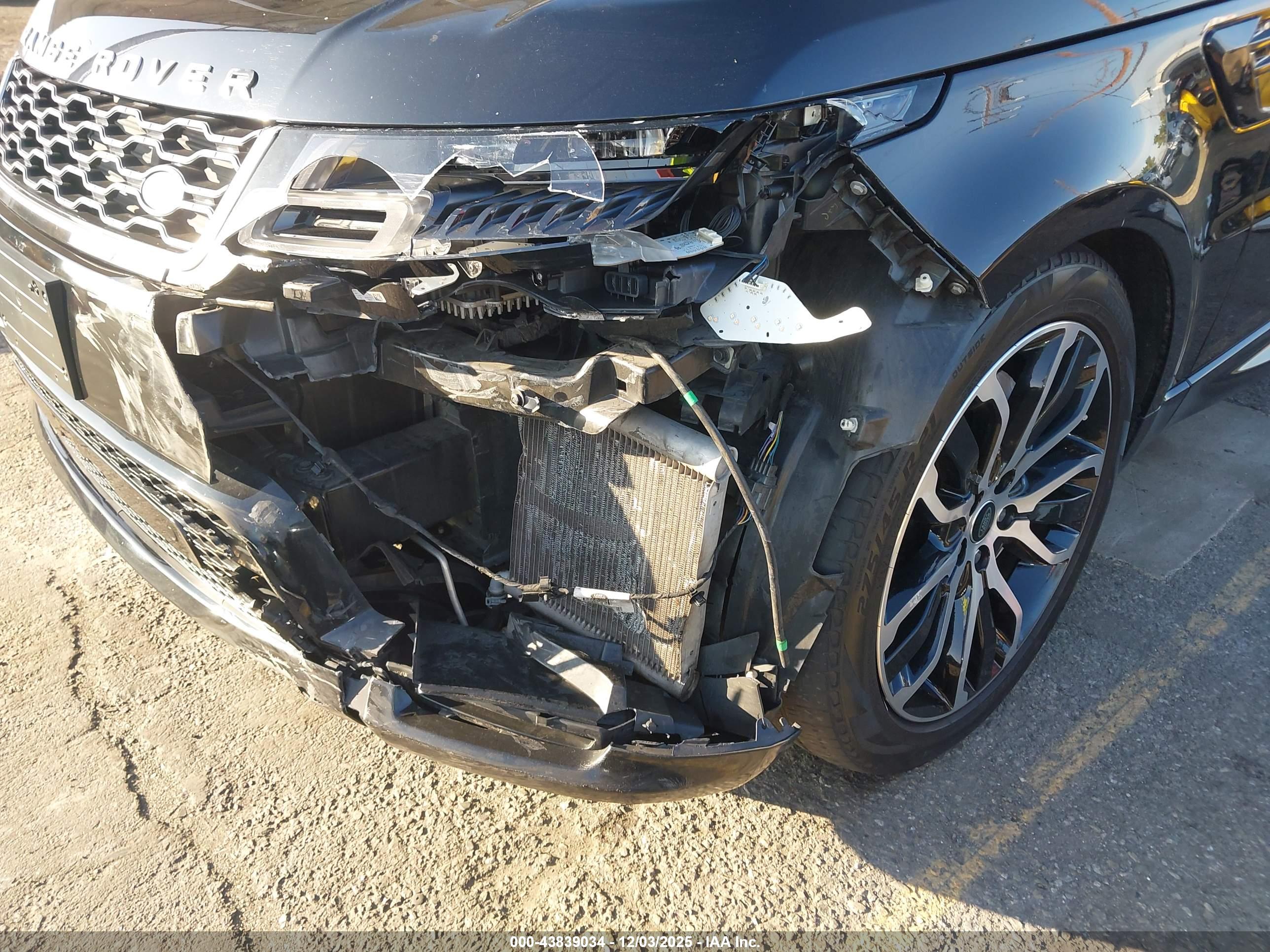 LAND ROVER image 6