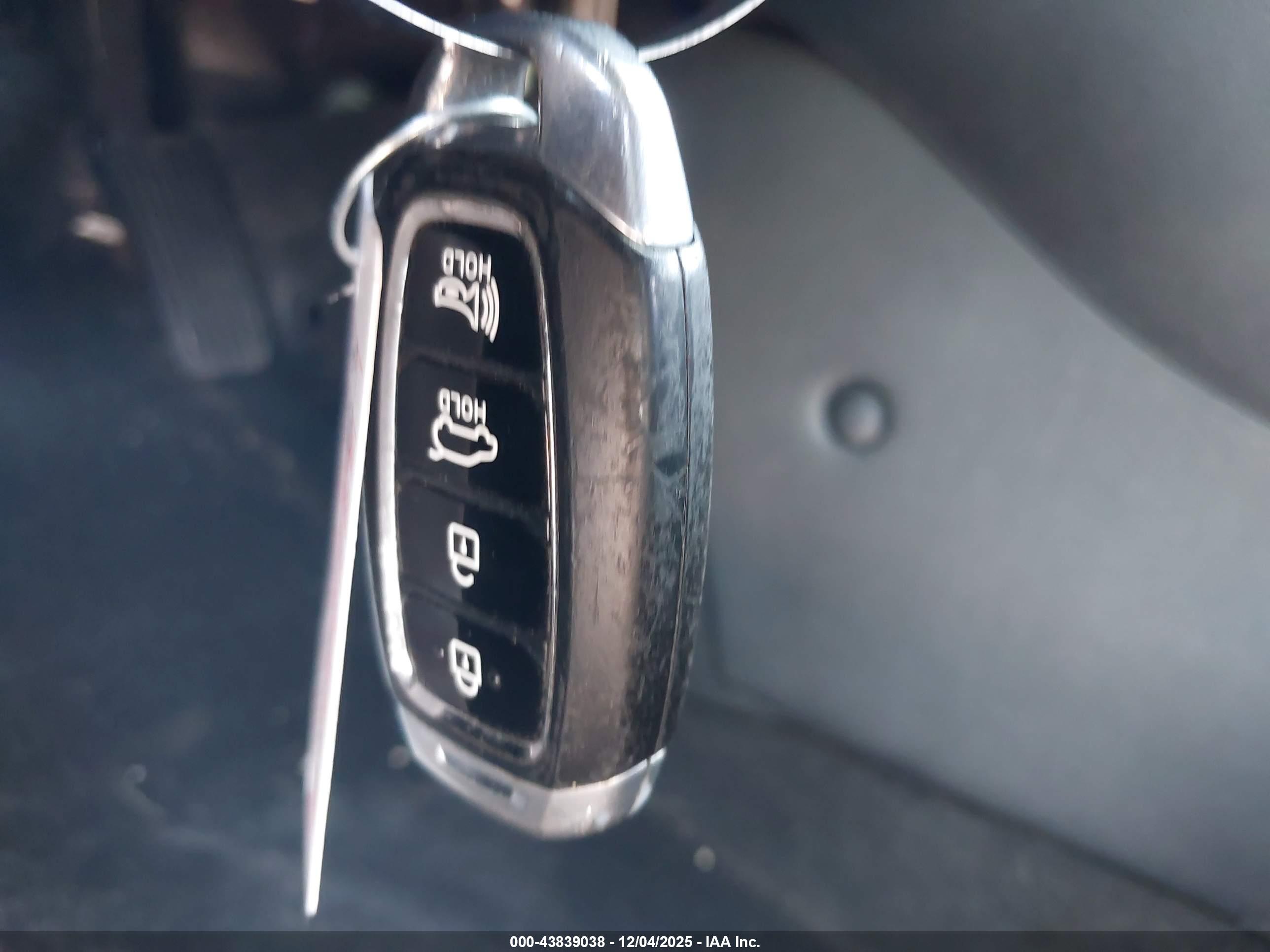 HYUNDAI VELOSTER image 11