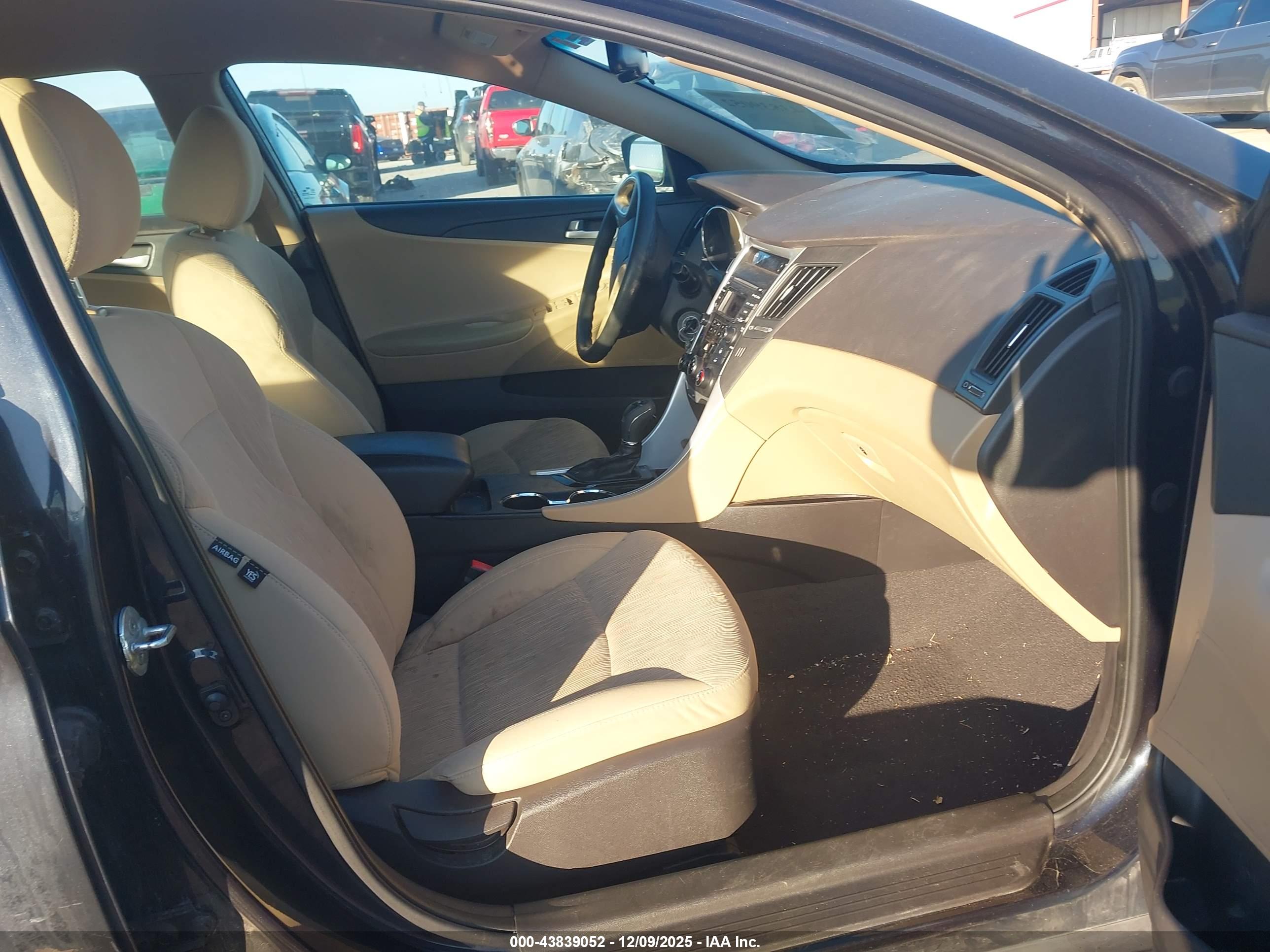 HYUNDAI SONATA image 5
