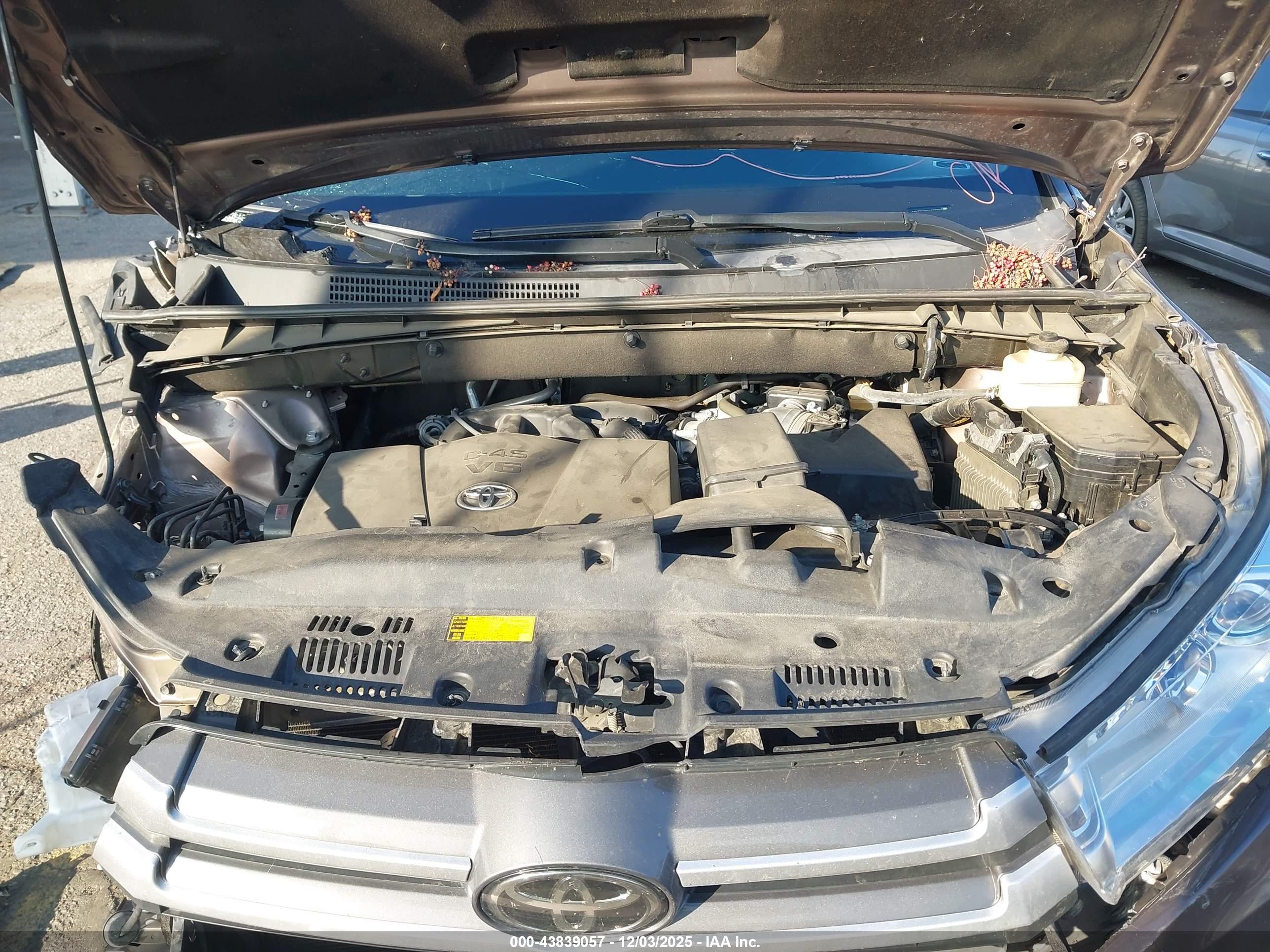 TOYOTA HIGHLANDER image 10