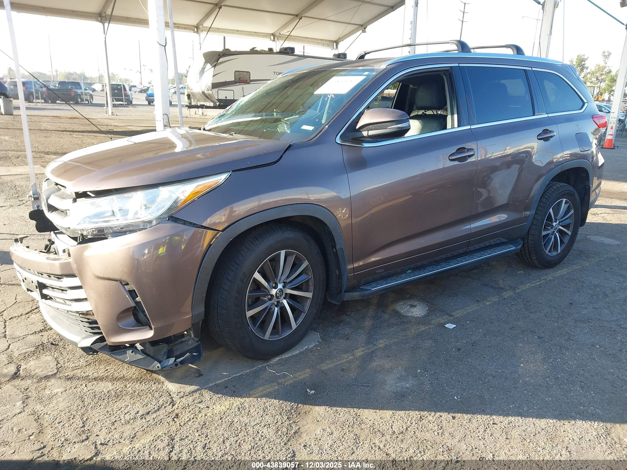 TOYOTA HIGHLANDER image 2