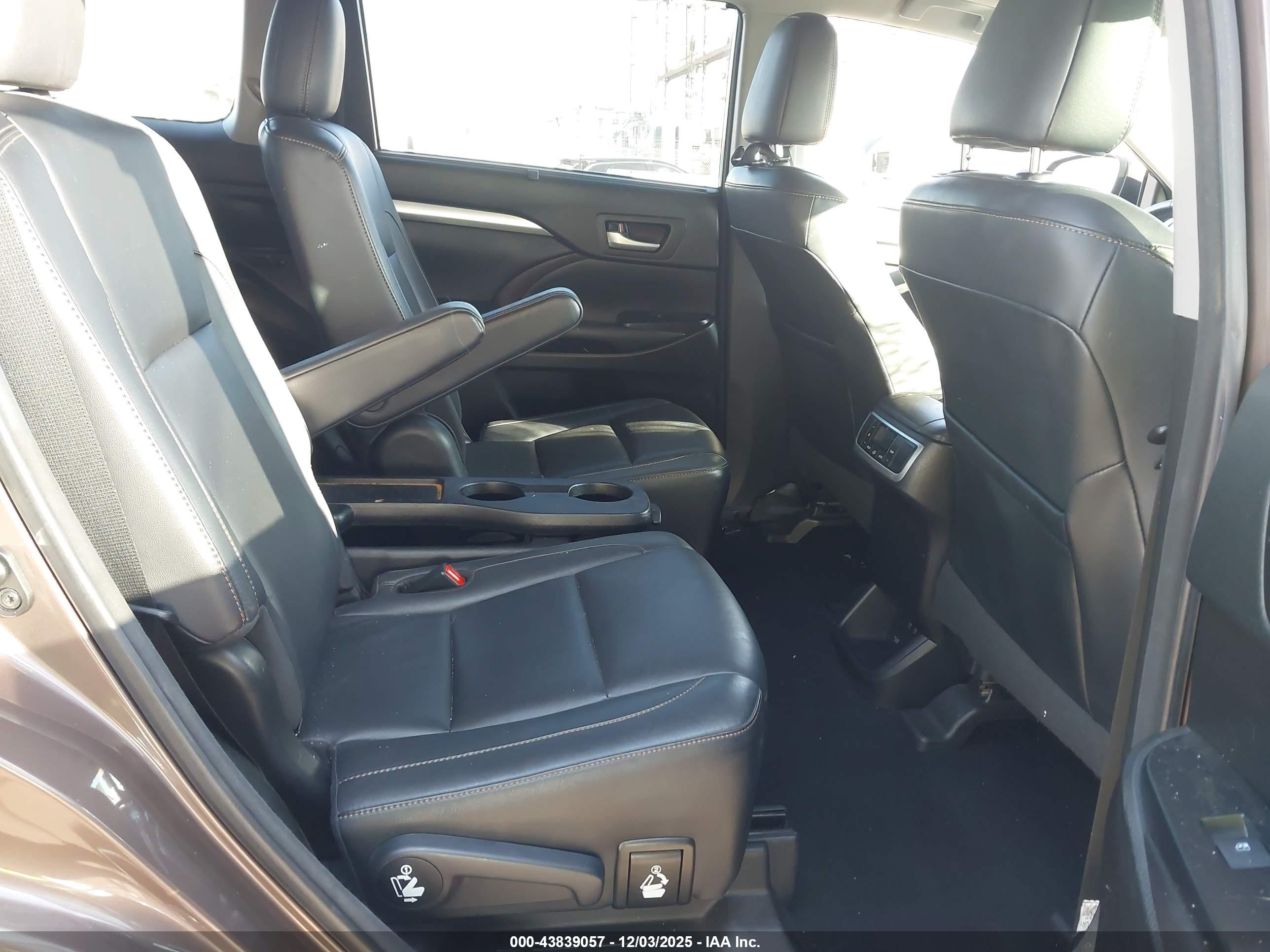 TOYOTA HIGHLANDER image 8