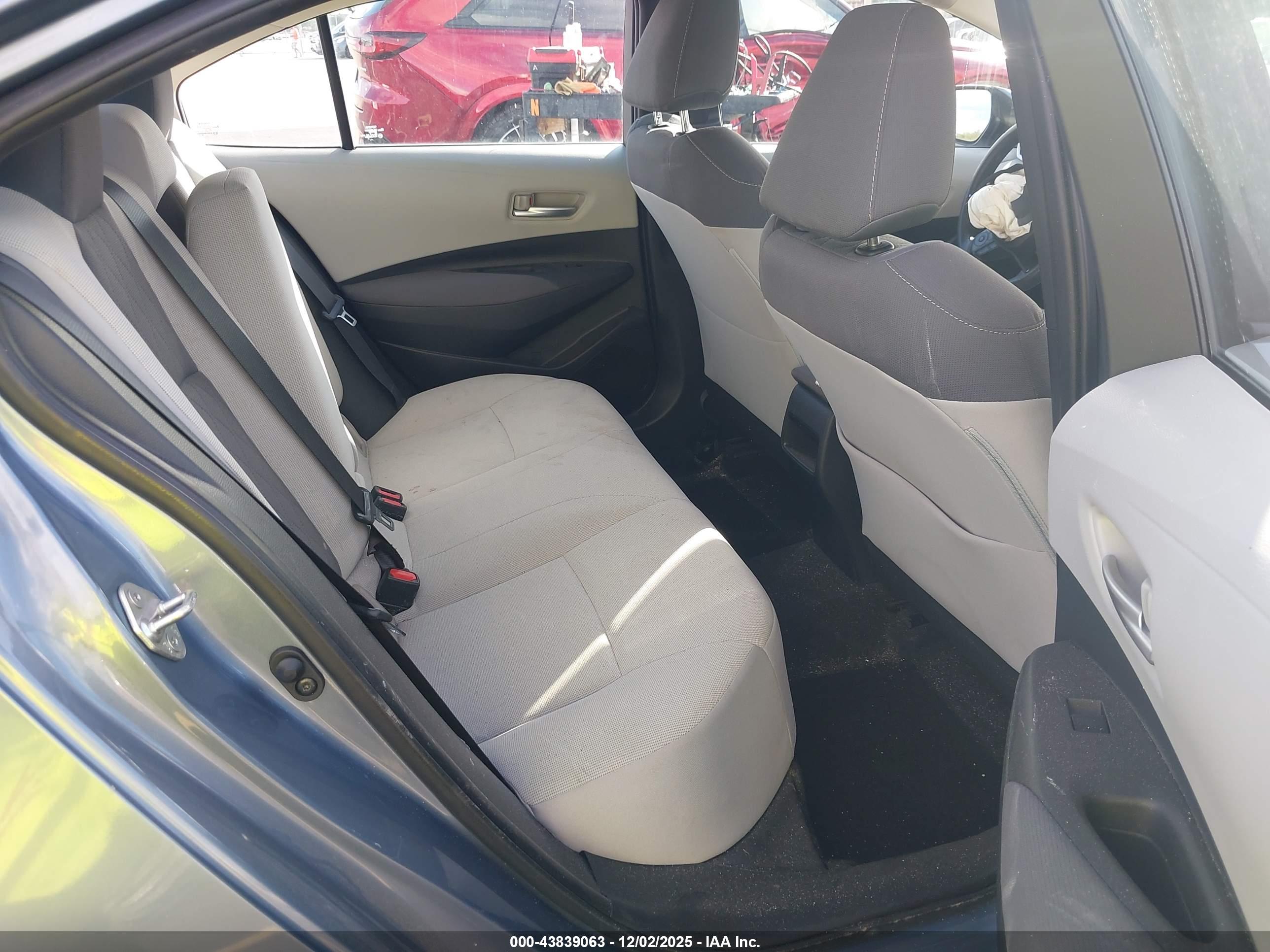 TOYOTA COROLLA image 8
