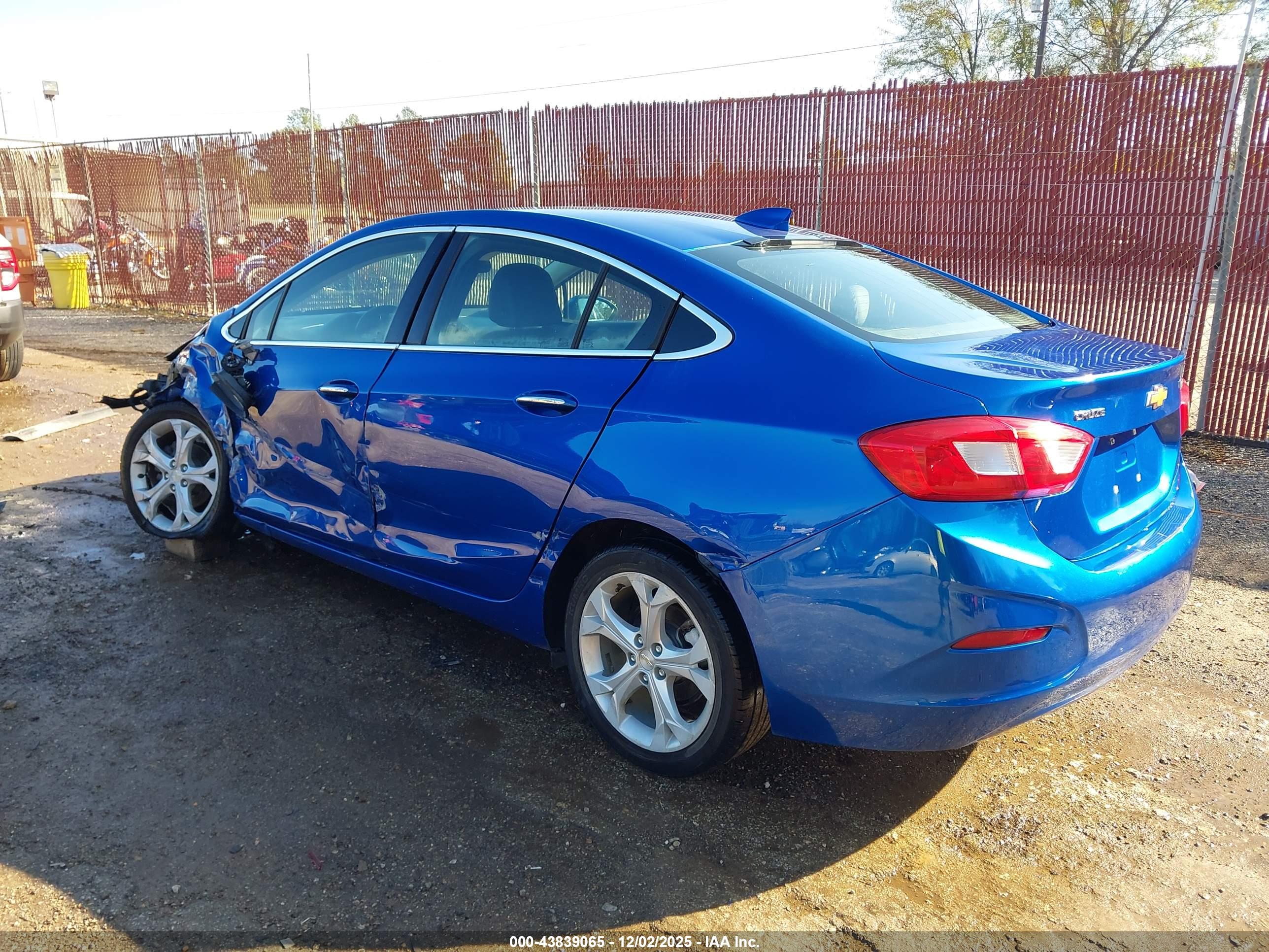 CHEVROLET CRUZE image 3