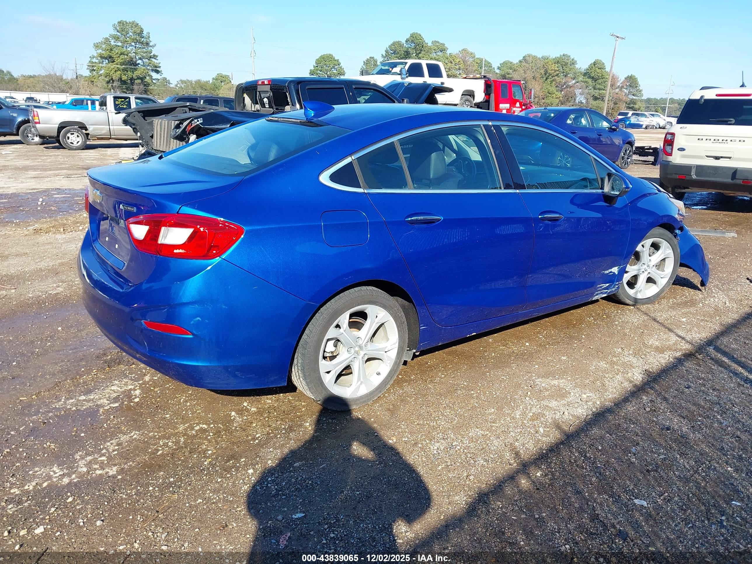 CHEVROLET CRUZE image 4