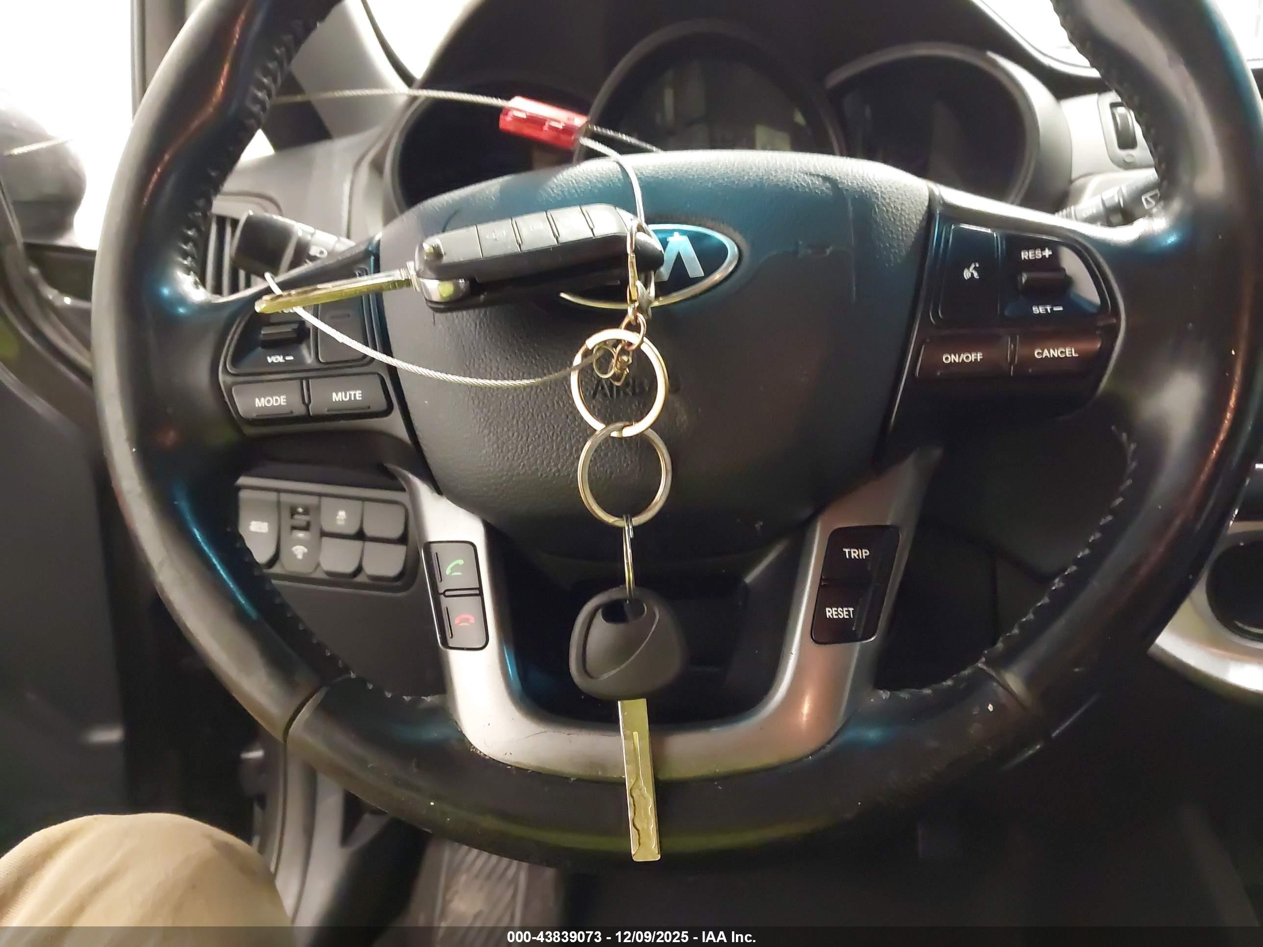 KIA RIO image 11